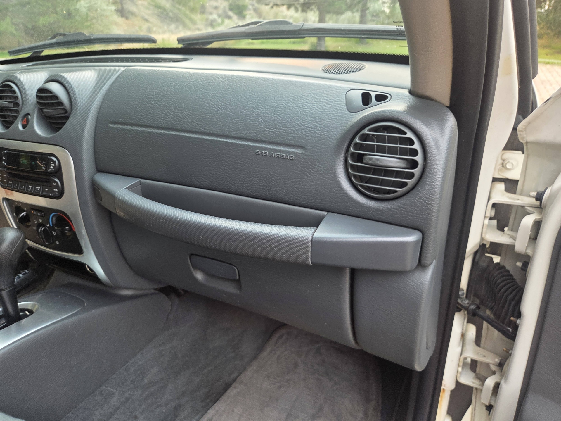 /automotionmotorsrvltd/2006-Jeep-Liberty-08815468414857963.jpg