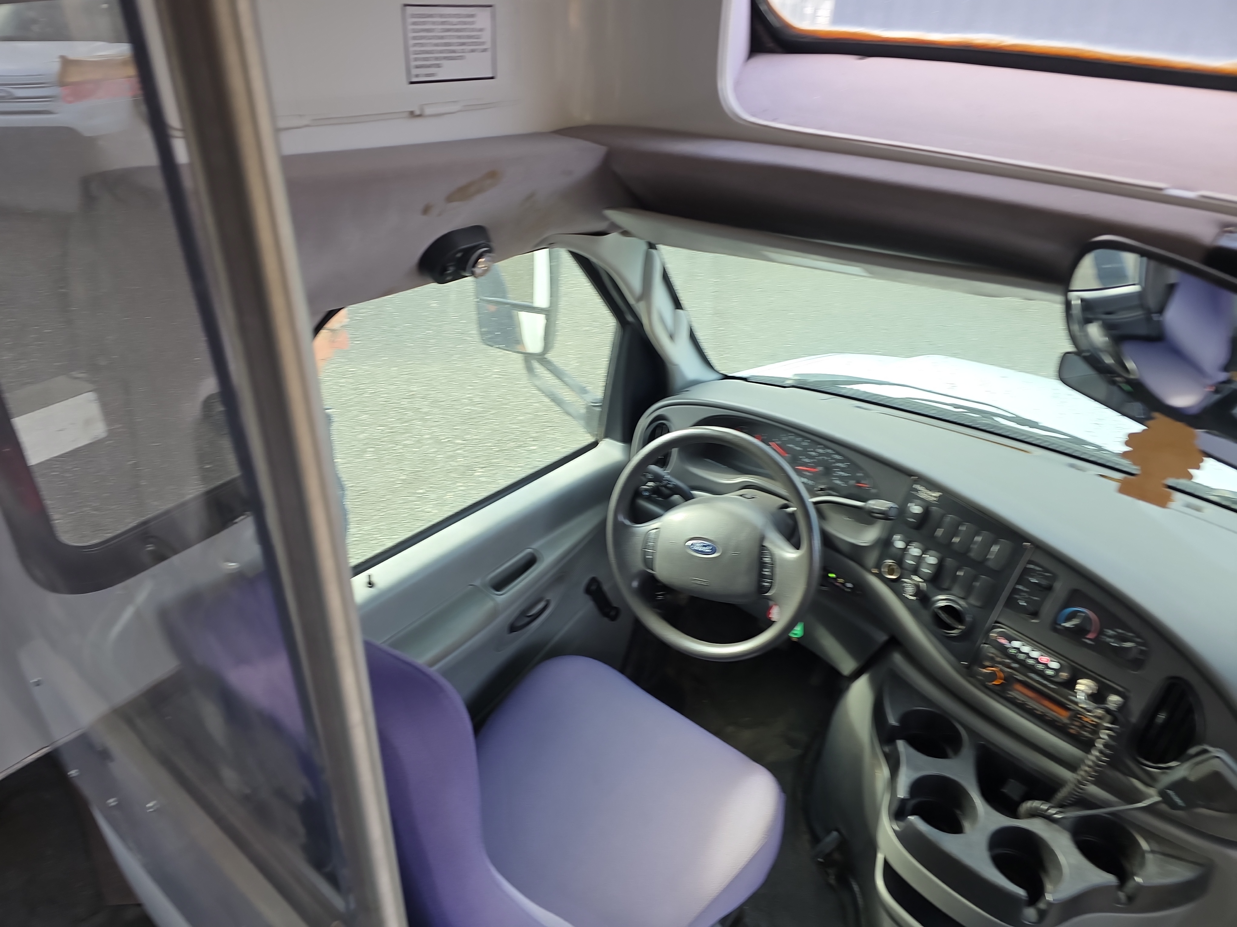 /automotionmotorsrvltd/2008-Ford-EconolineCutaway-9598061210117093.jpg