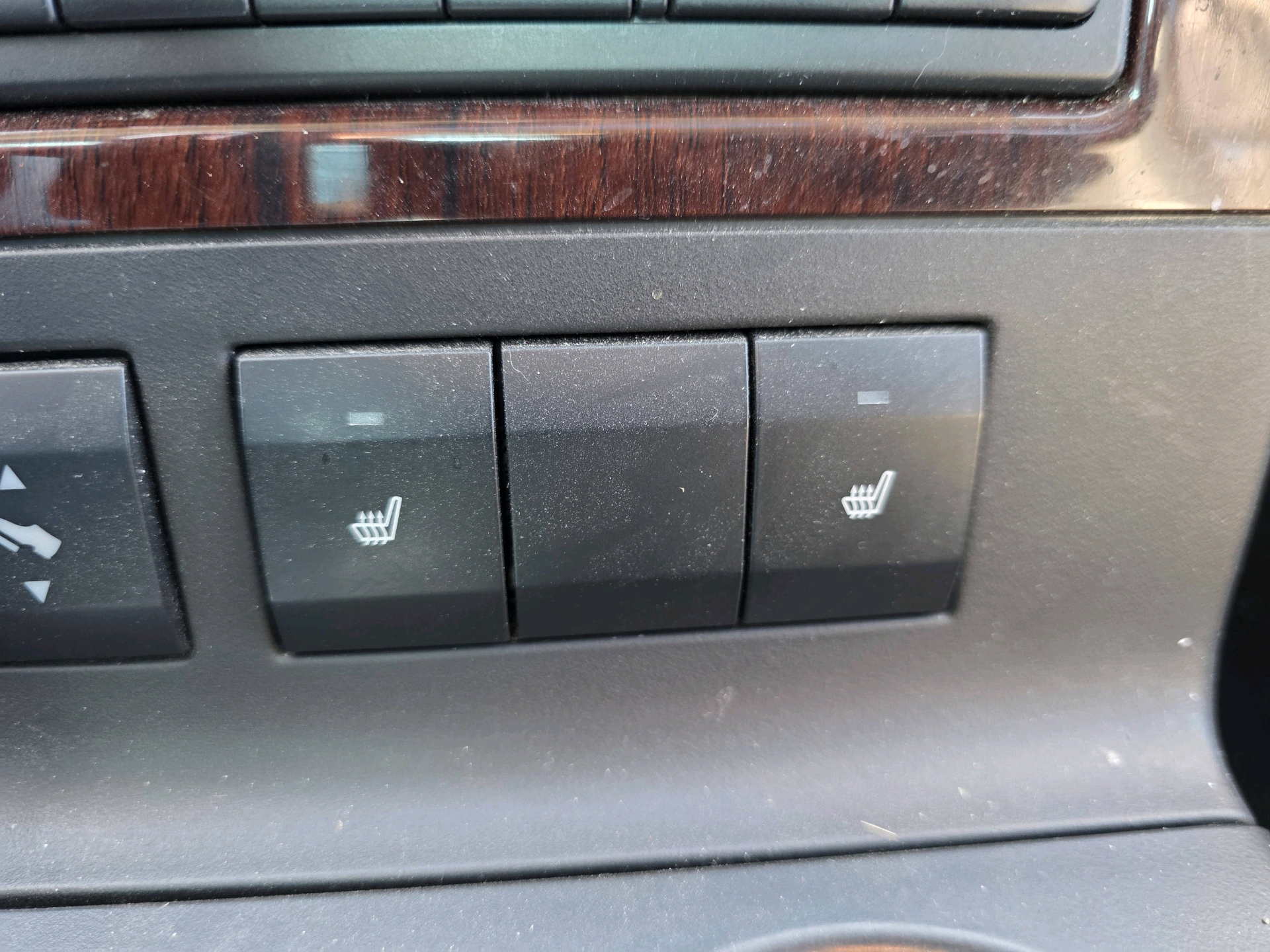 /automotionmotorsrvltd/2008-Ford-Explorer-0191336731781937.jpg