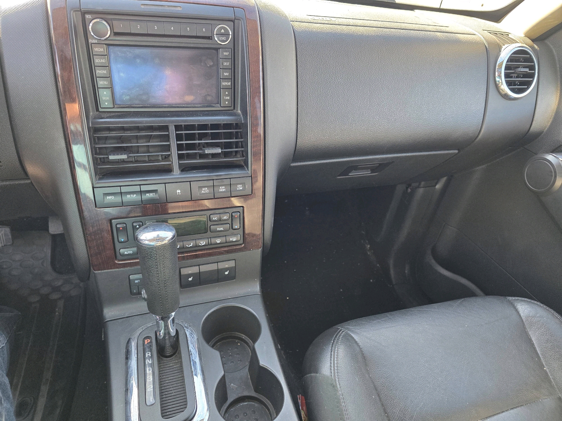 /automotionmotorsrvltd/2008-Ford-Explorer-019388675691946577.jpg