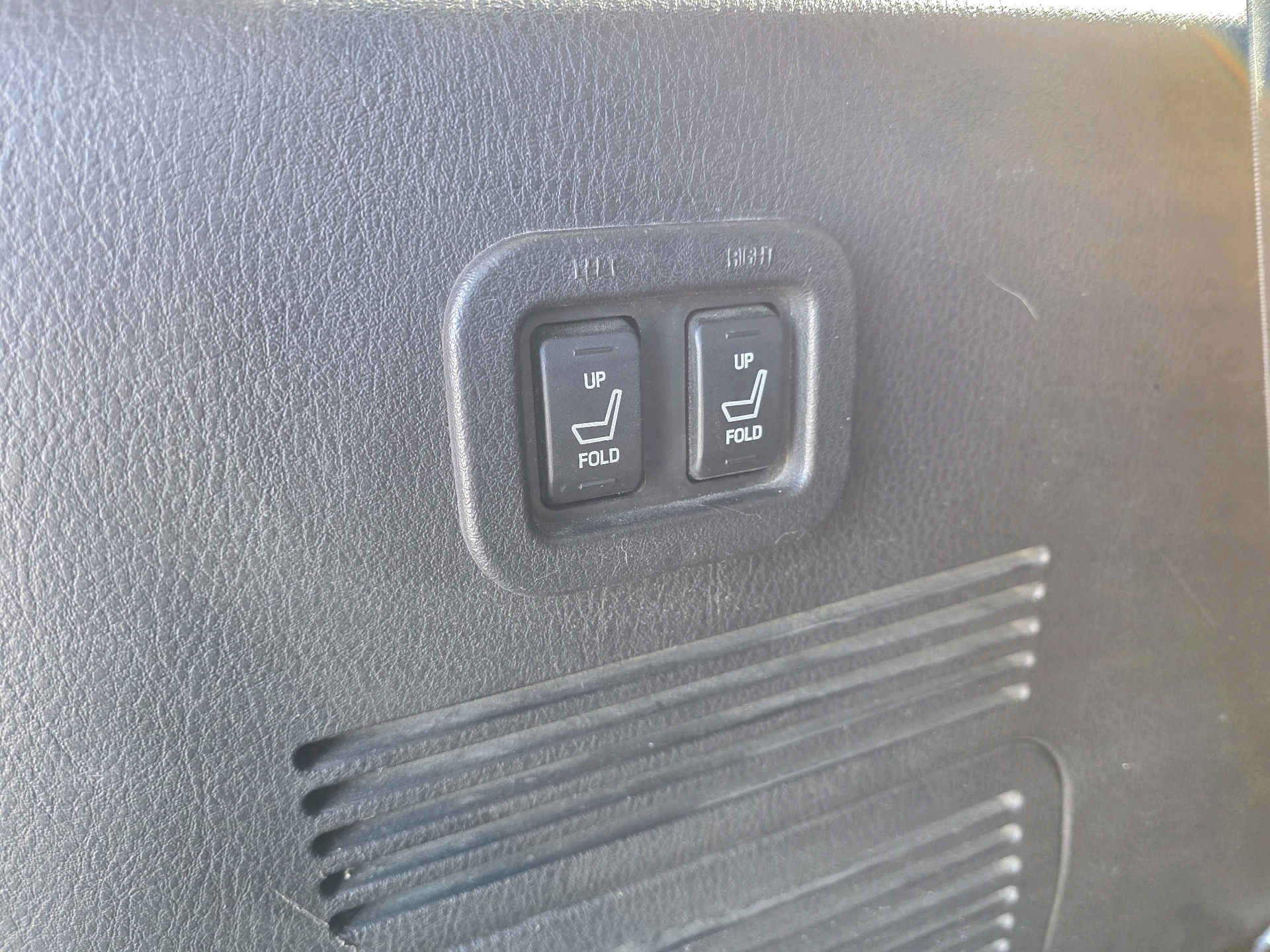 /automotionmotorsrvltd/2008-Ford-Explorer-3355439193508656.jpg