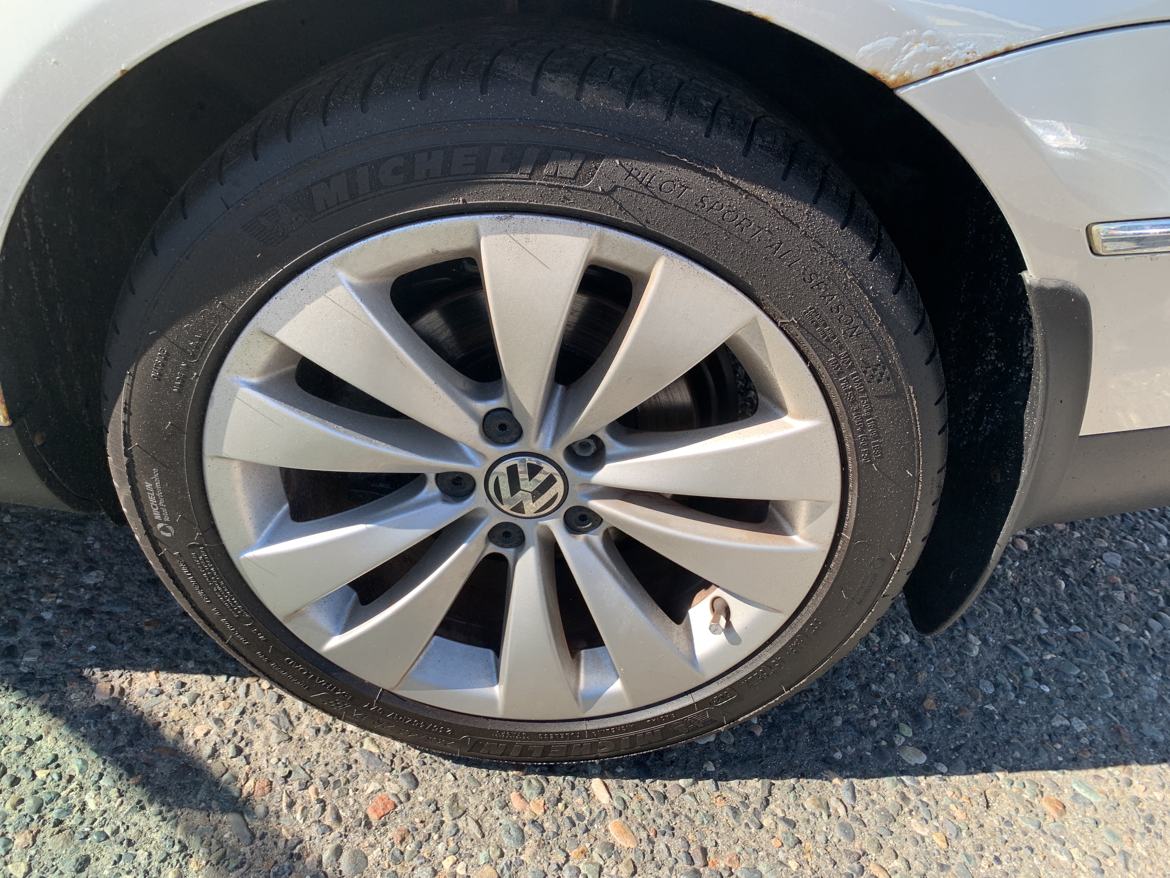 /automotionmotorsrvltd/2009-Volkswagen-Passat-251905281751879.jpg