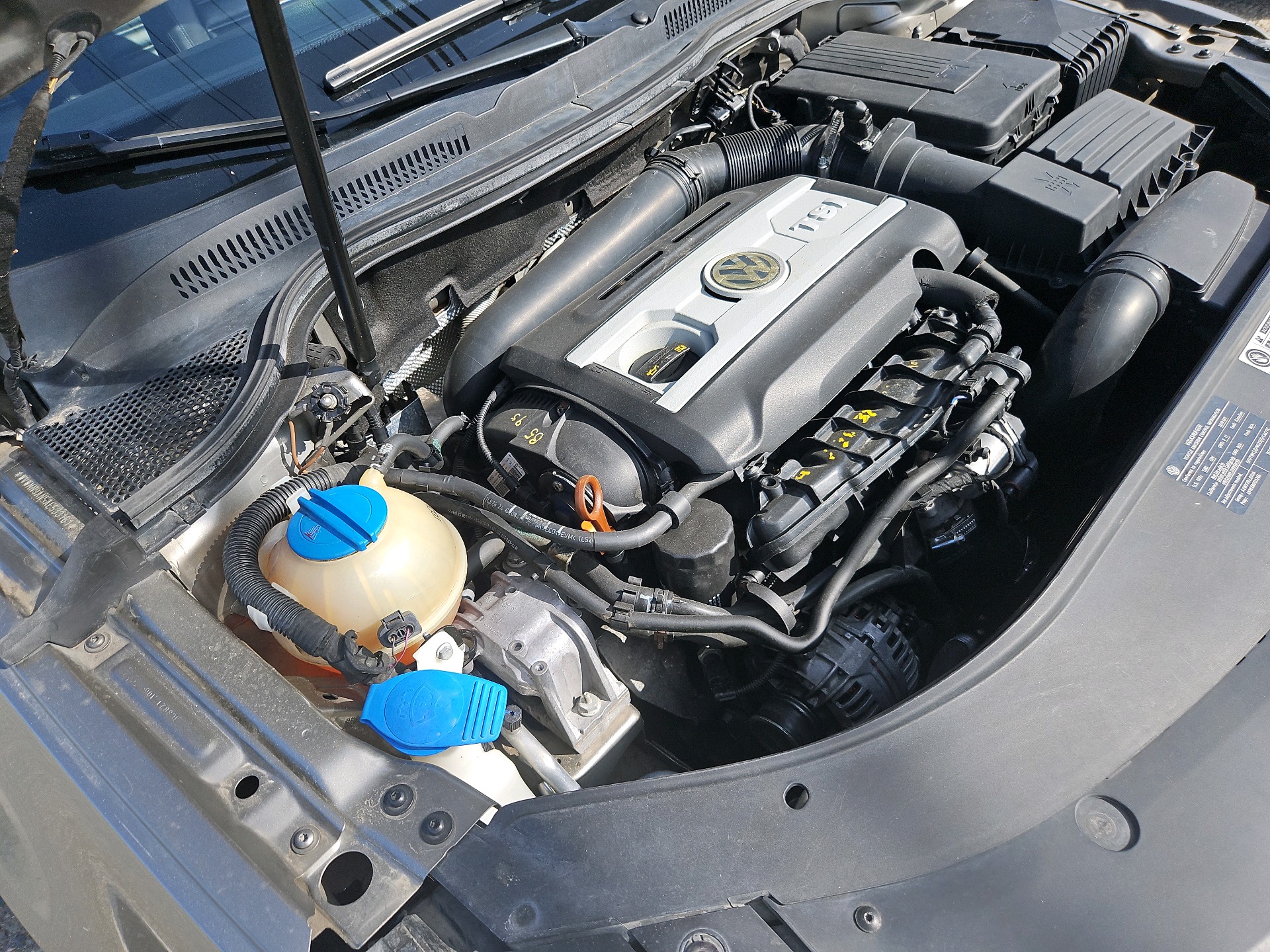 /automotionmotorsrvltd/2010-Volkswagen-PassatCC-73782055234349.jpg