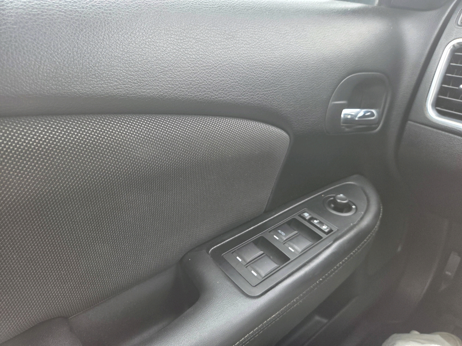 /automotionmotorsrvltd/2011-Dodge-Avenger-08384219072843813.jpg
