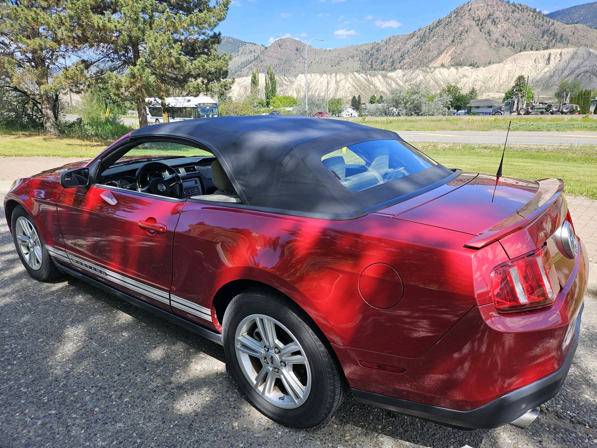 /automotionmotorsrvltd/2011-Ford-Mustang-7312596095848138.jpg