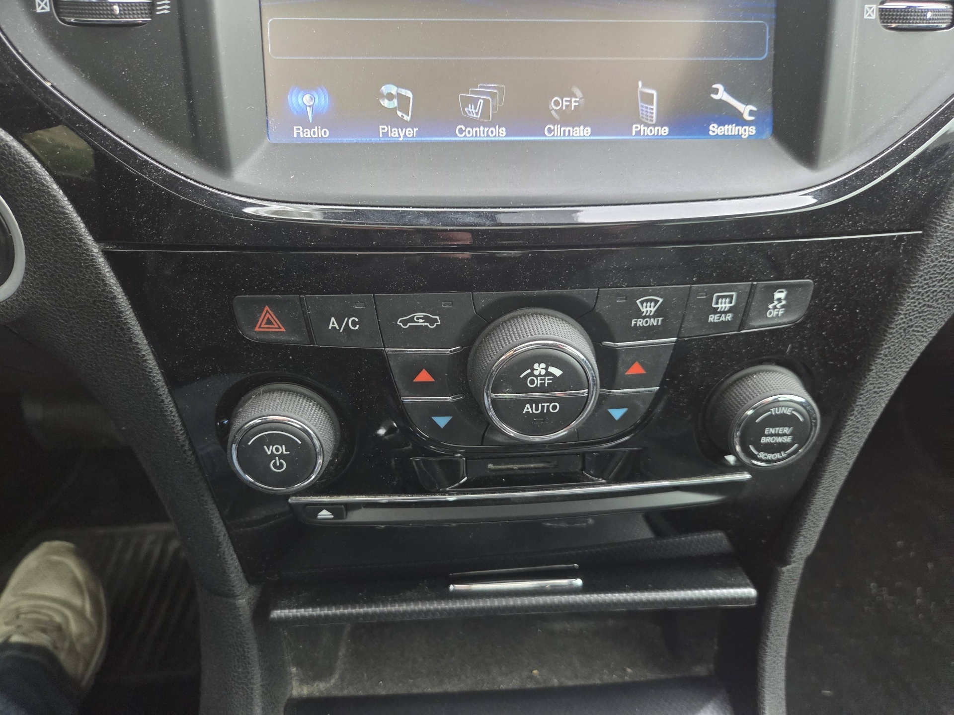 /automotionmotorsrvltd/2012-Chrysler-300-07656271840192685.jpg