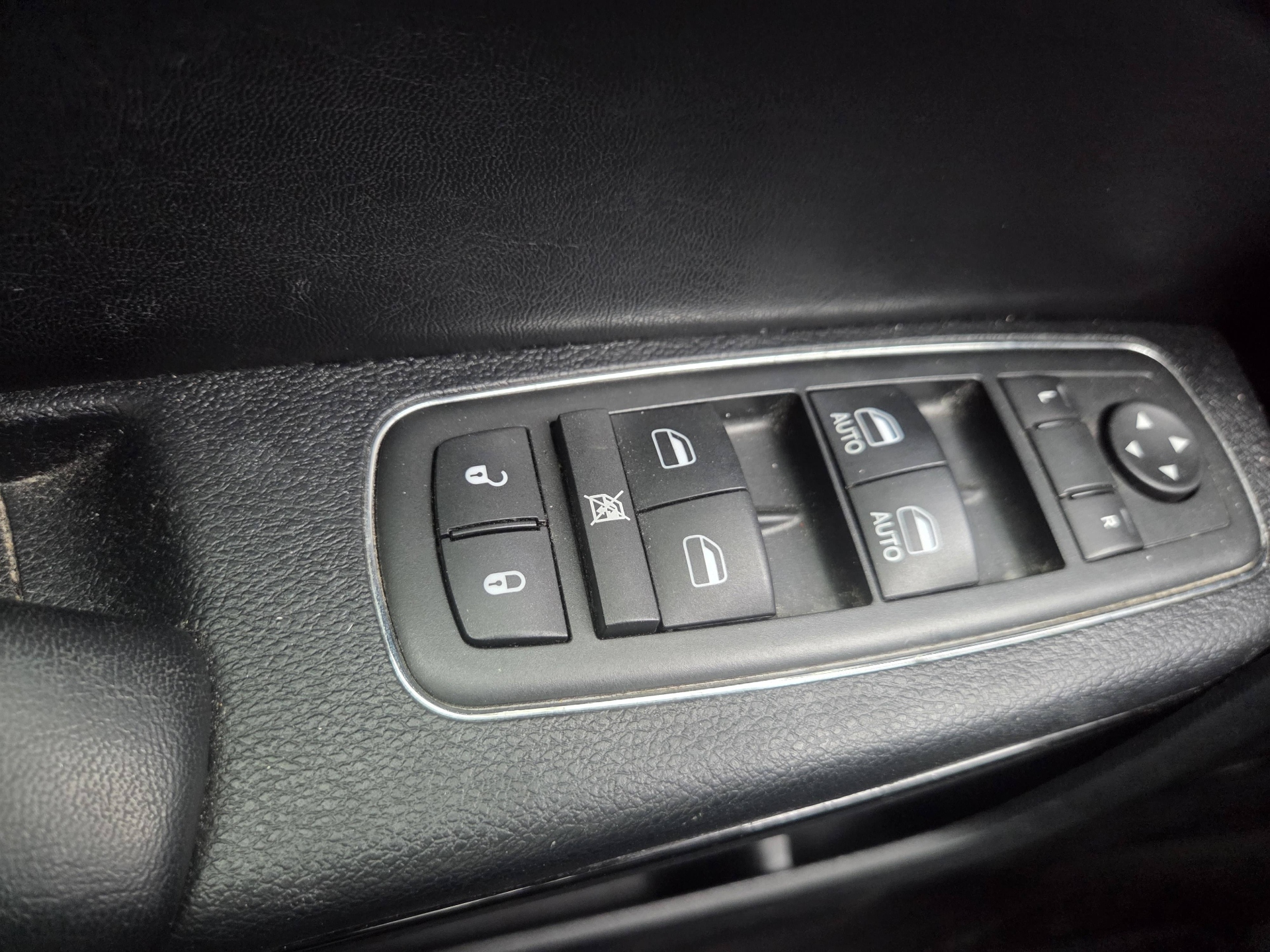 /automotionmotorsrvltd/2012-Chrysler-300-6385507724880621.jpg