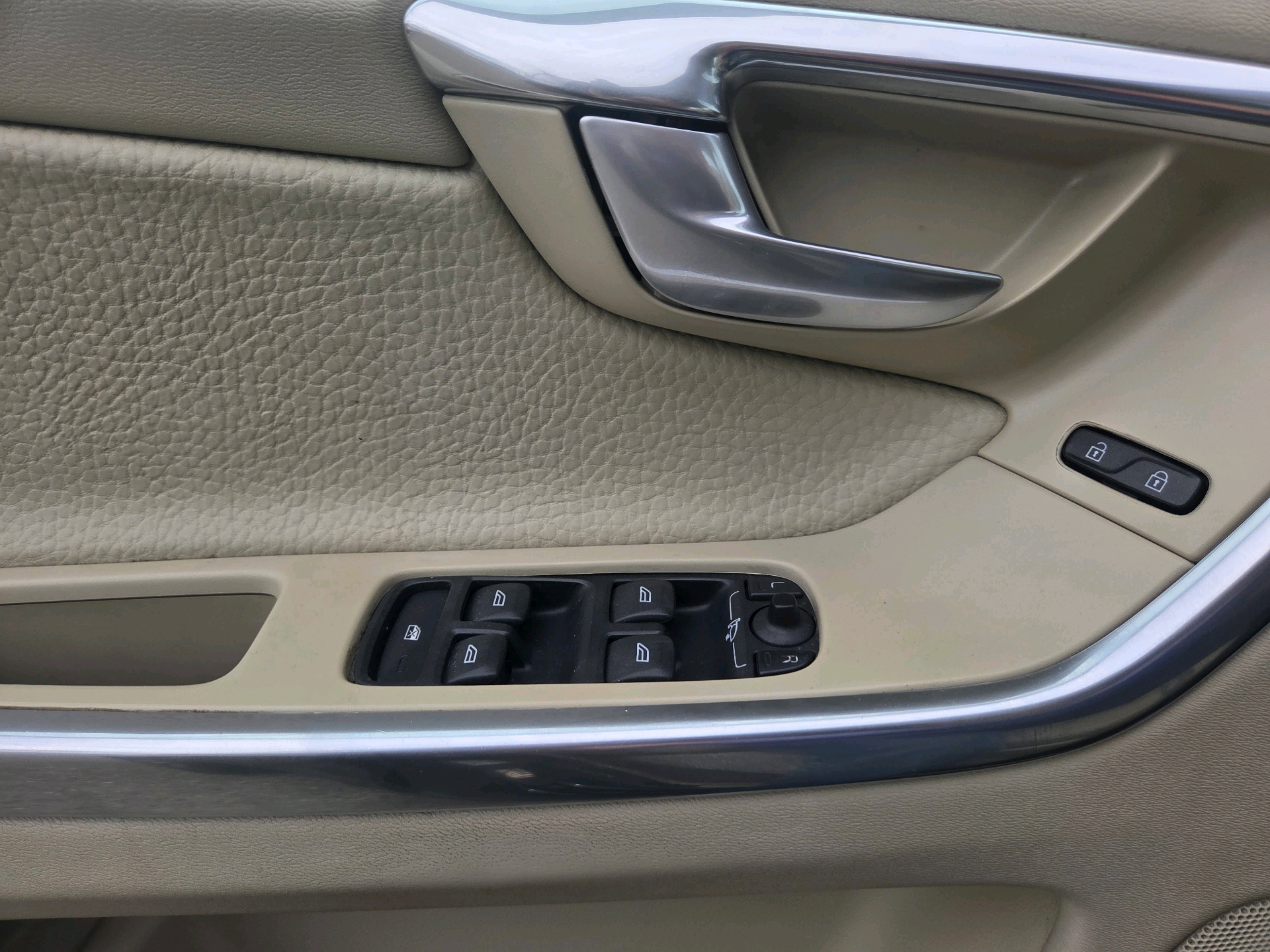 /automotionmotorsrvltd/2012-Volvo-XC60-16073437715492056.jpg