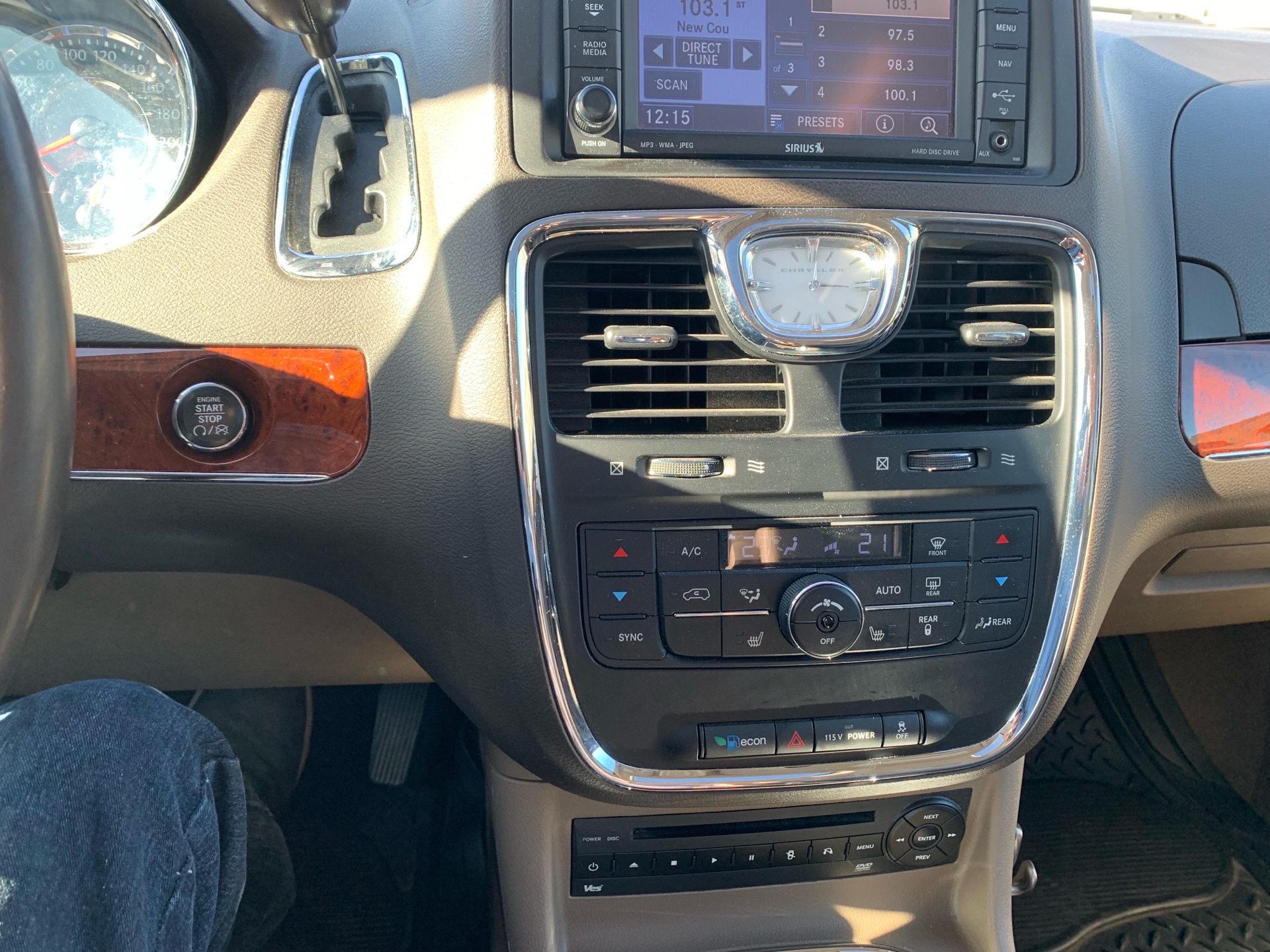 /automotionmotorsrvltd/2013-Chrysler-Town&-7615371214187179.jpg