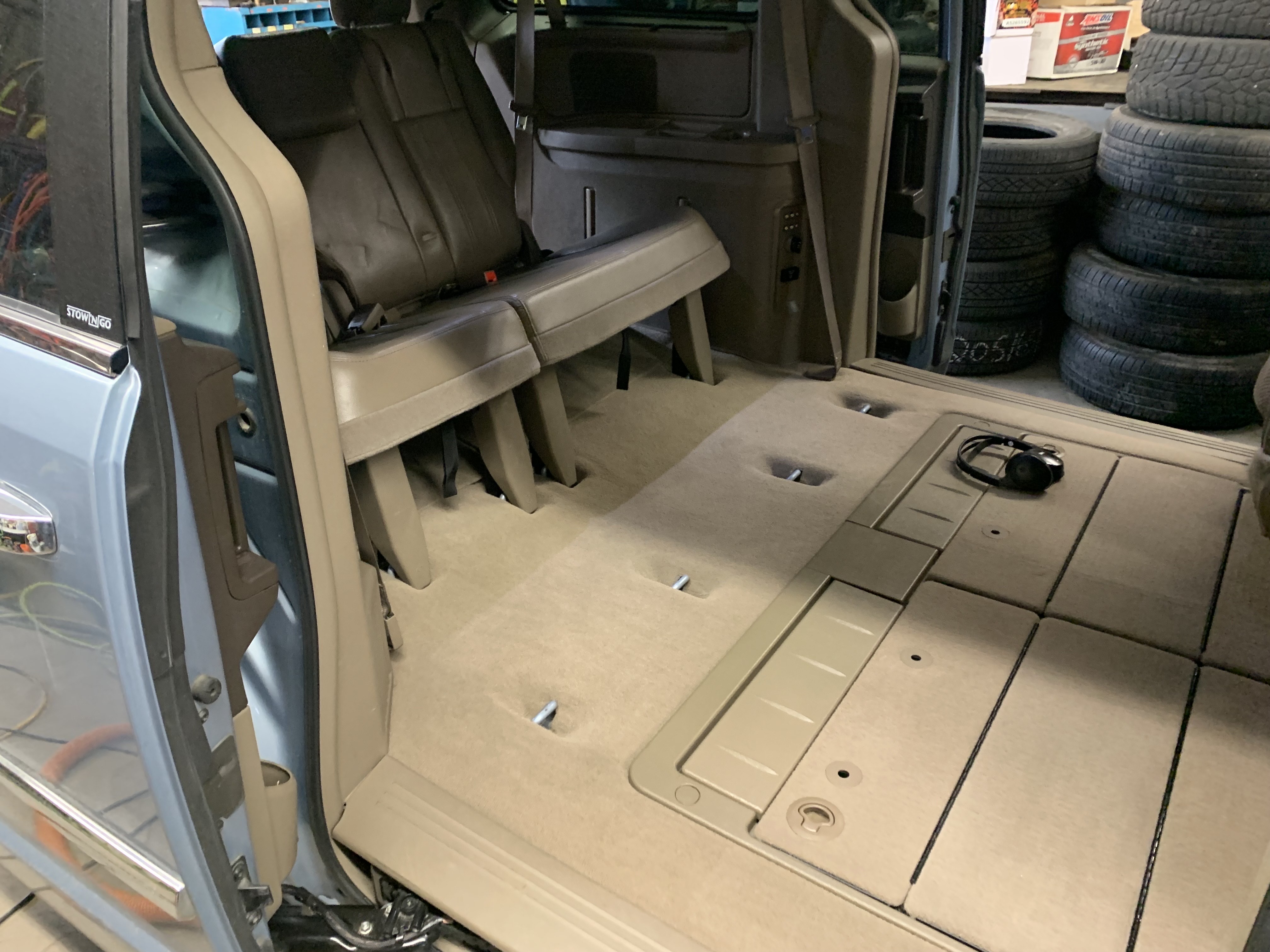 /automotionmotorsrvltd/2013-Chrysler-Town&-877114988820175.jpg