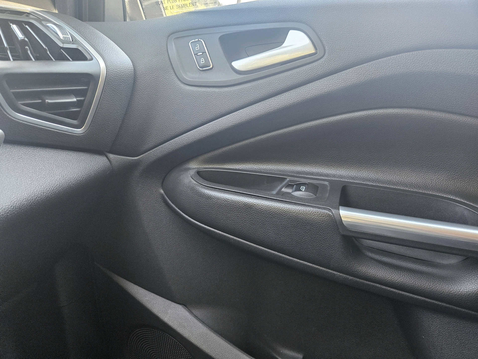 /automotionmotorsrvltd/2013-Ford-Escape-12107006811844845.jpg
