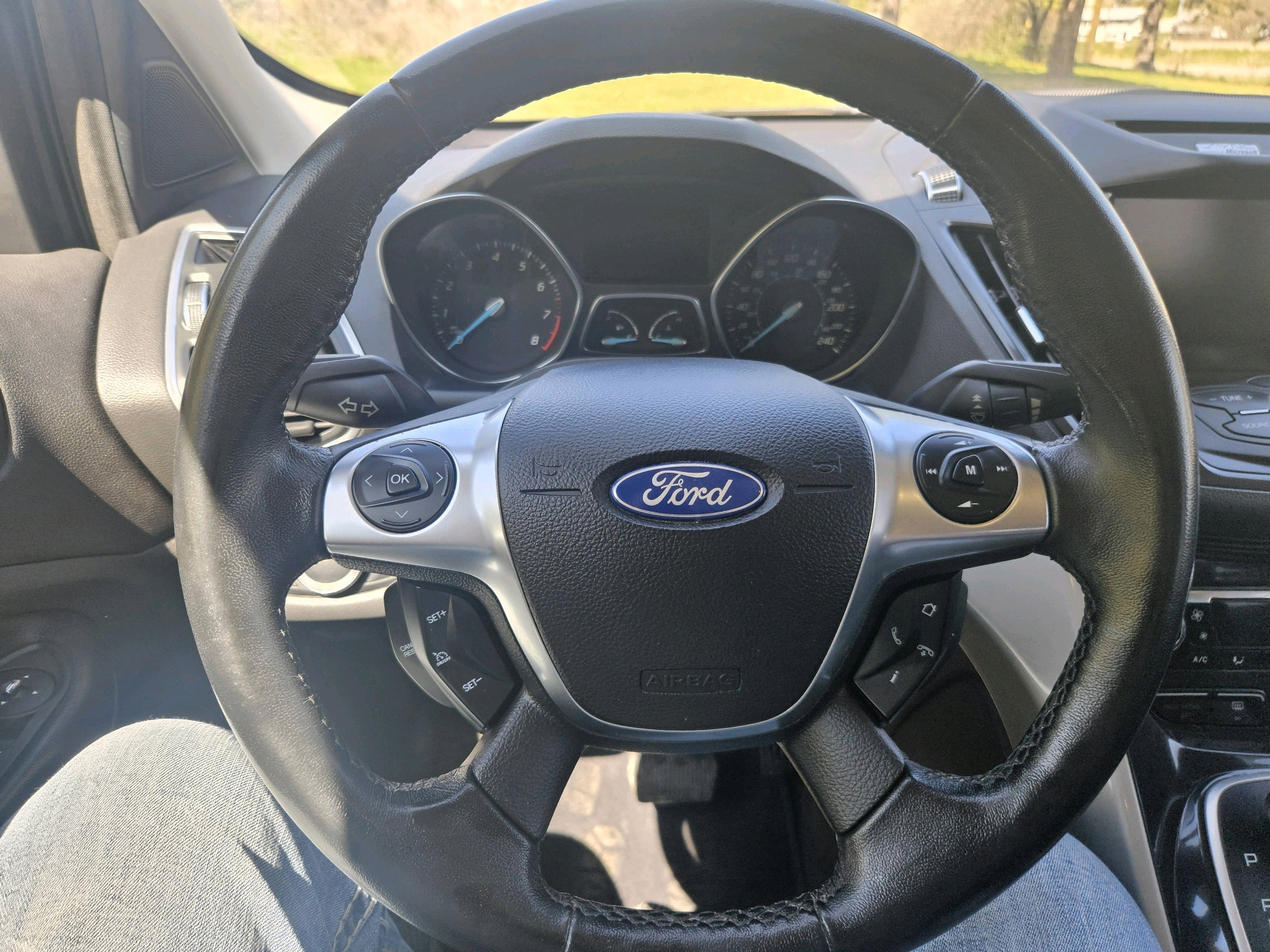 /automotionmotorsrvltd/2013-Ford-Escape-13048097336261333.jpg