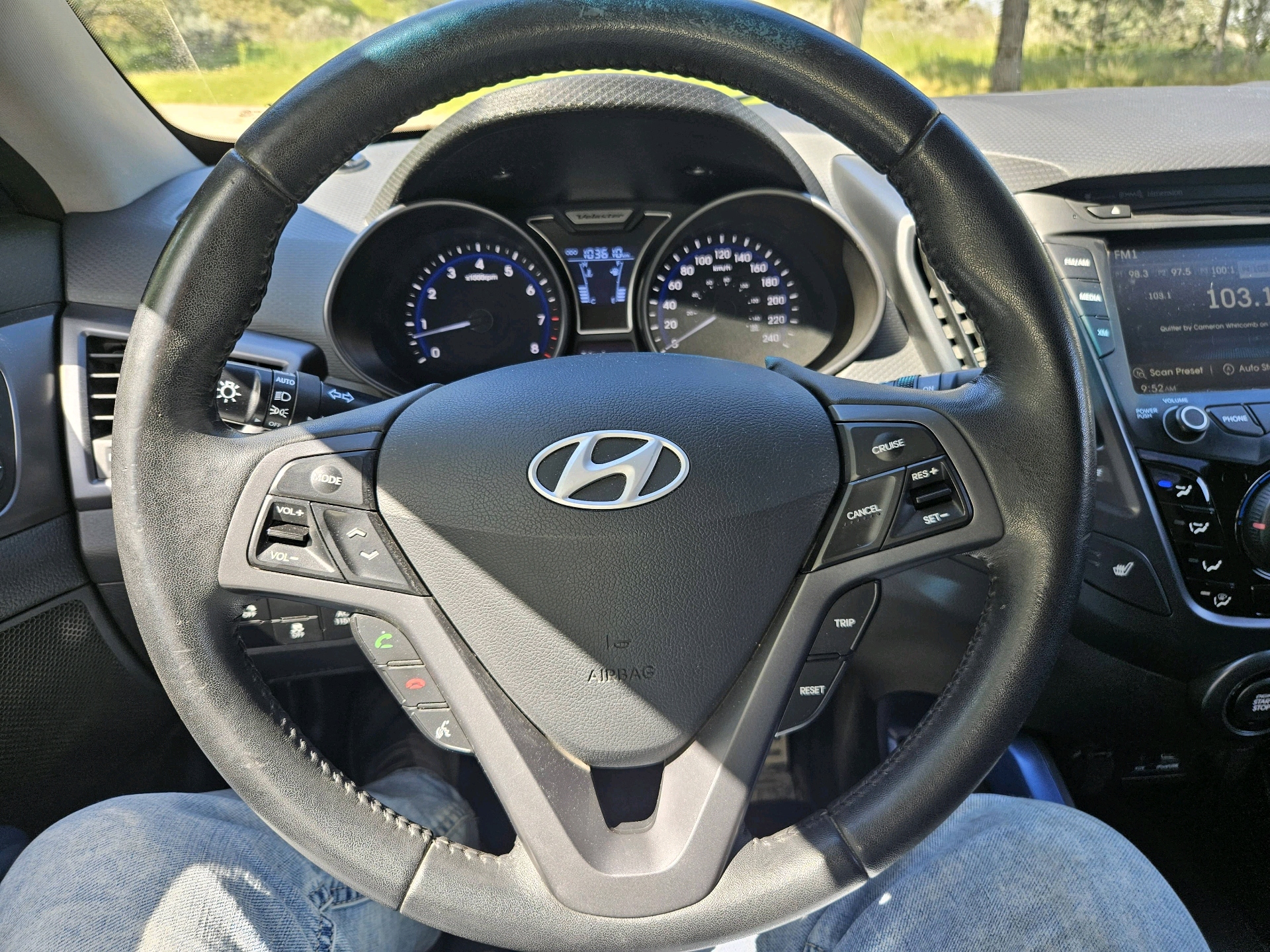 /automotionmotorsrvltd/2013-Hyundai-Veloster-1446361193457868.jpg