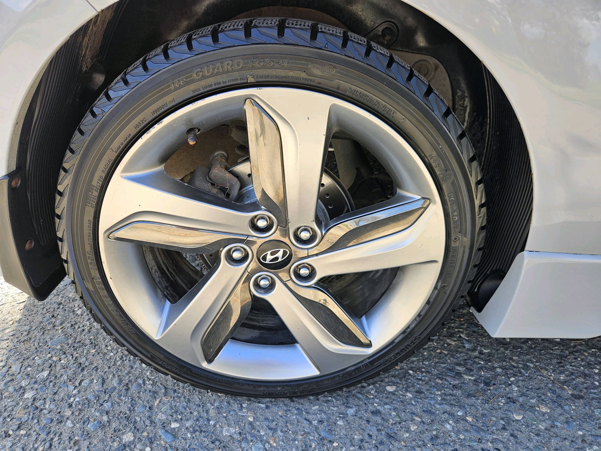 /automotionmotorsrvltd/2013-Hyundai-Veloster-2922287409638118.jpg