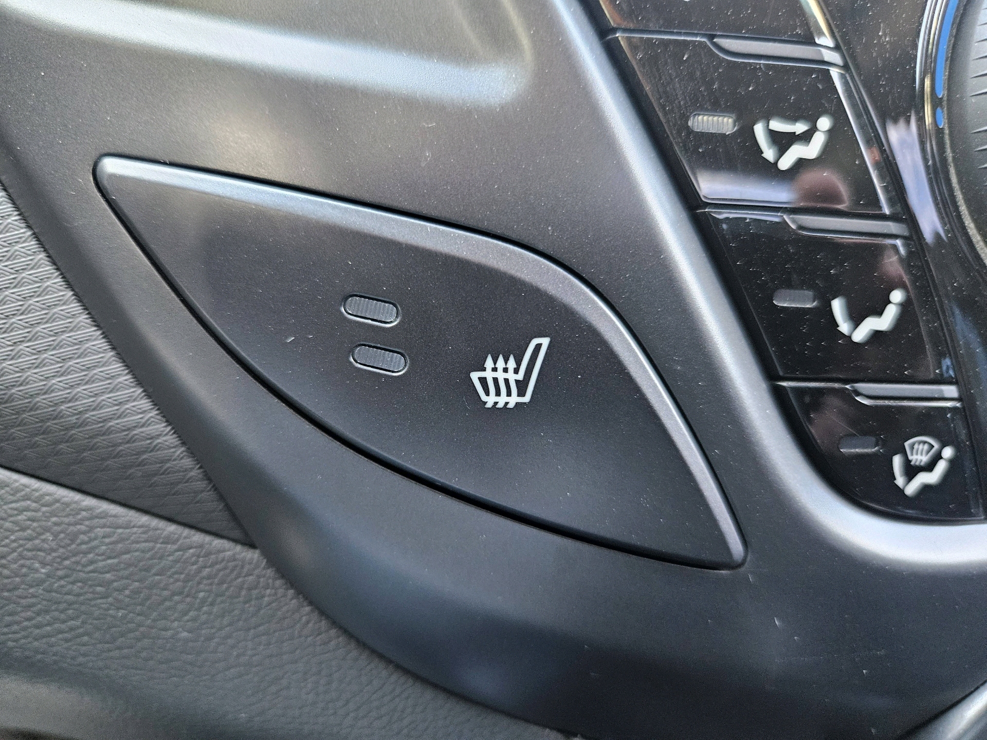 /automotionmotorsrvltd/2013-Hyundai-Veloster-31665616714604927.jpg