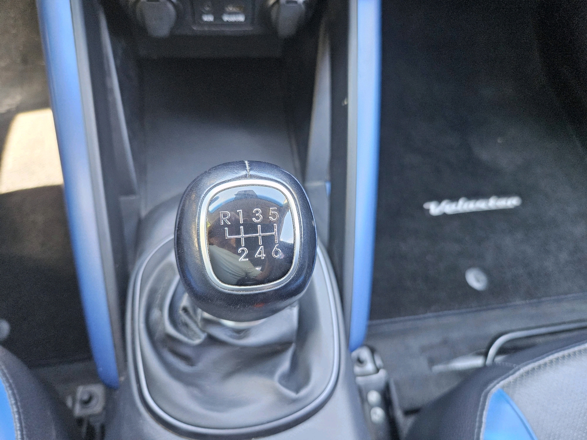 /automotionmotorsrvltd/2013-Hyundai-Veloster-3955303545841935.jpg