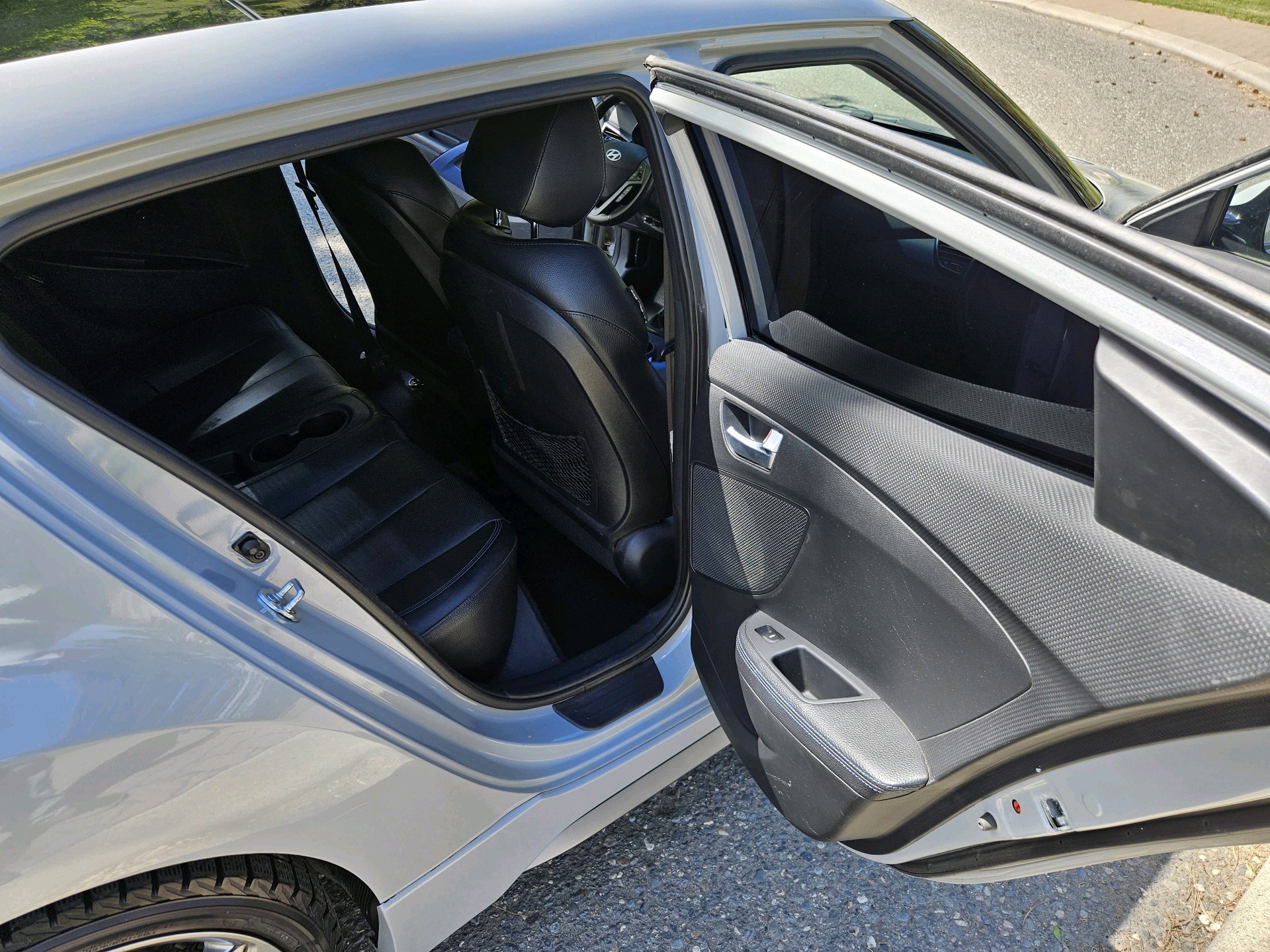 /automotionmotorsrvltd/2013-Hyundai-Veloster-4375519567919761.jpg