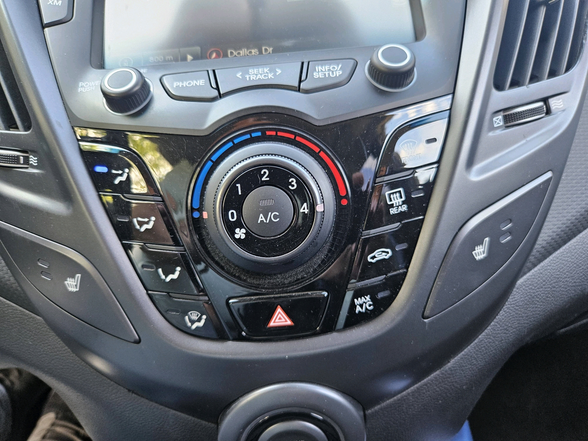 /automotionmotorsrvltd/2013-Hyundai-Veloster-7644432141387811.jpg
