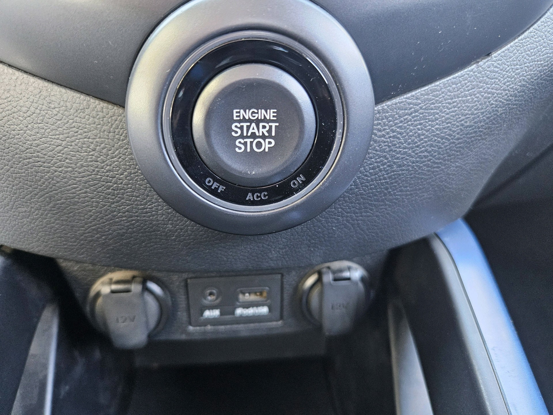 /automotionmotorsrvltd/2013-Hyundai-Veloster-8978621130727678.jpg