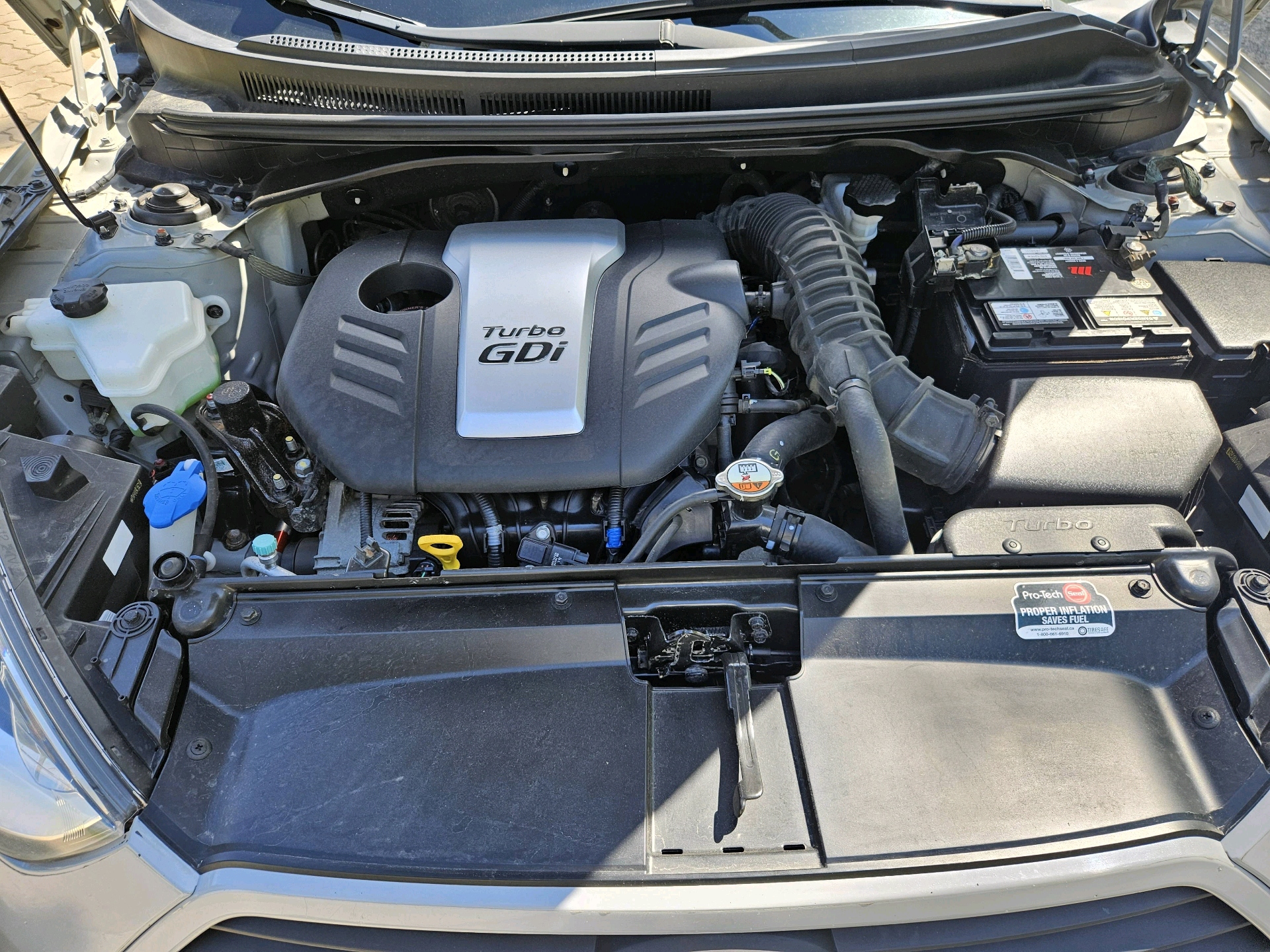 /automotionmotorsrvltd/2013-Hyundai-Veloster-9231264048040881.jpg