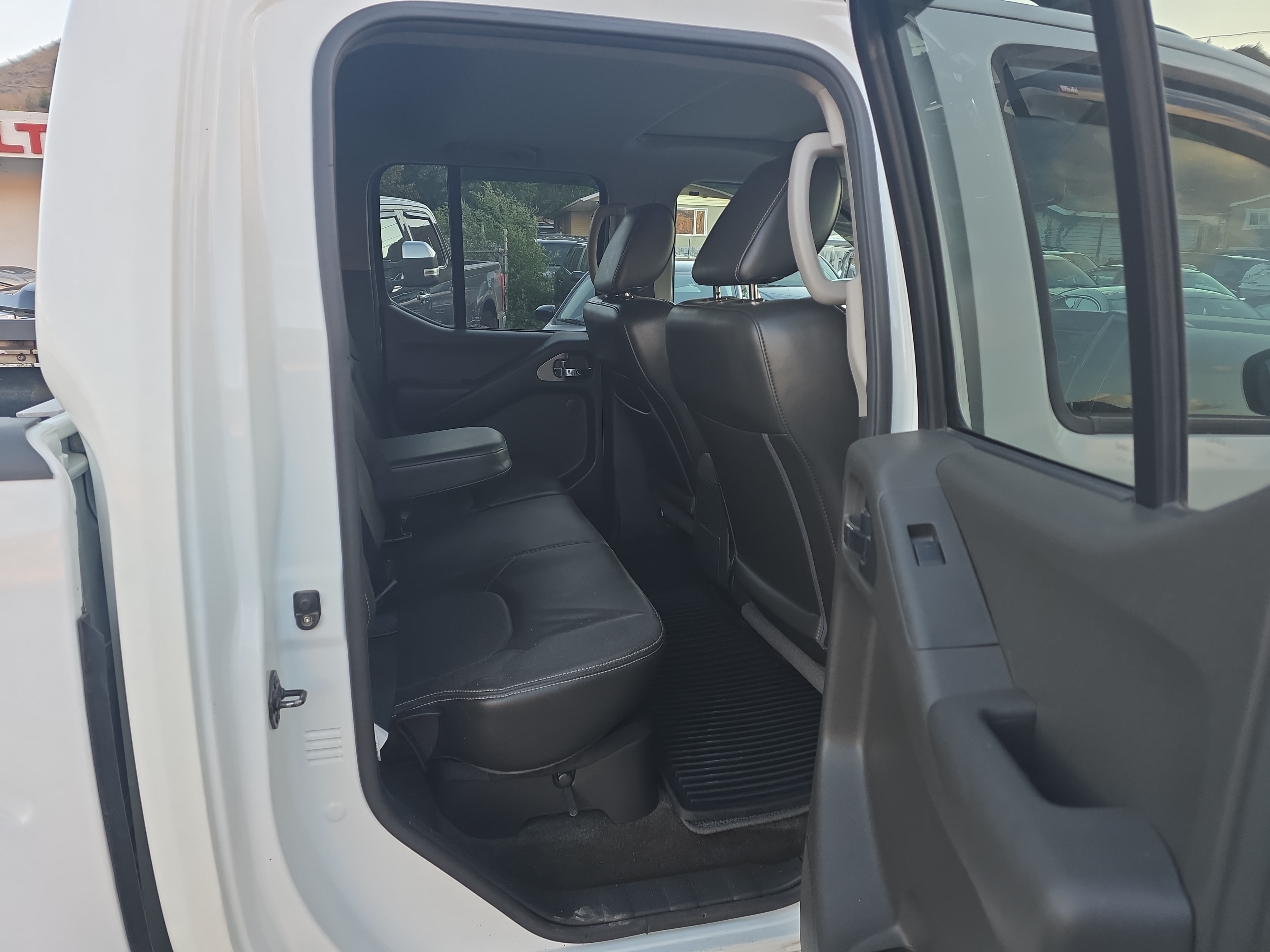 /automotionmotorsrvltd/2013-Nissan-Frontier-5875705155896251.jpg