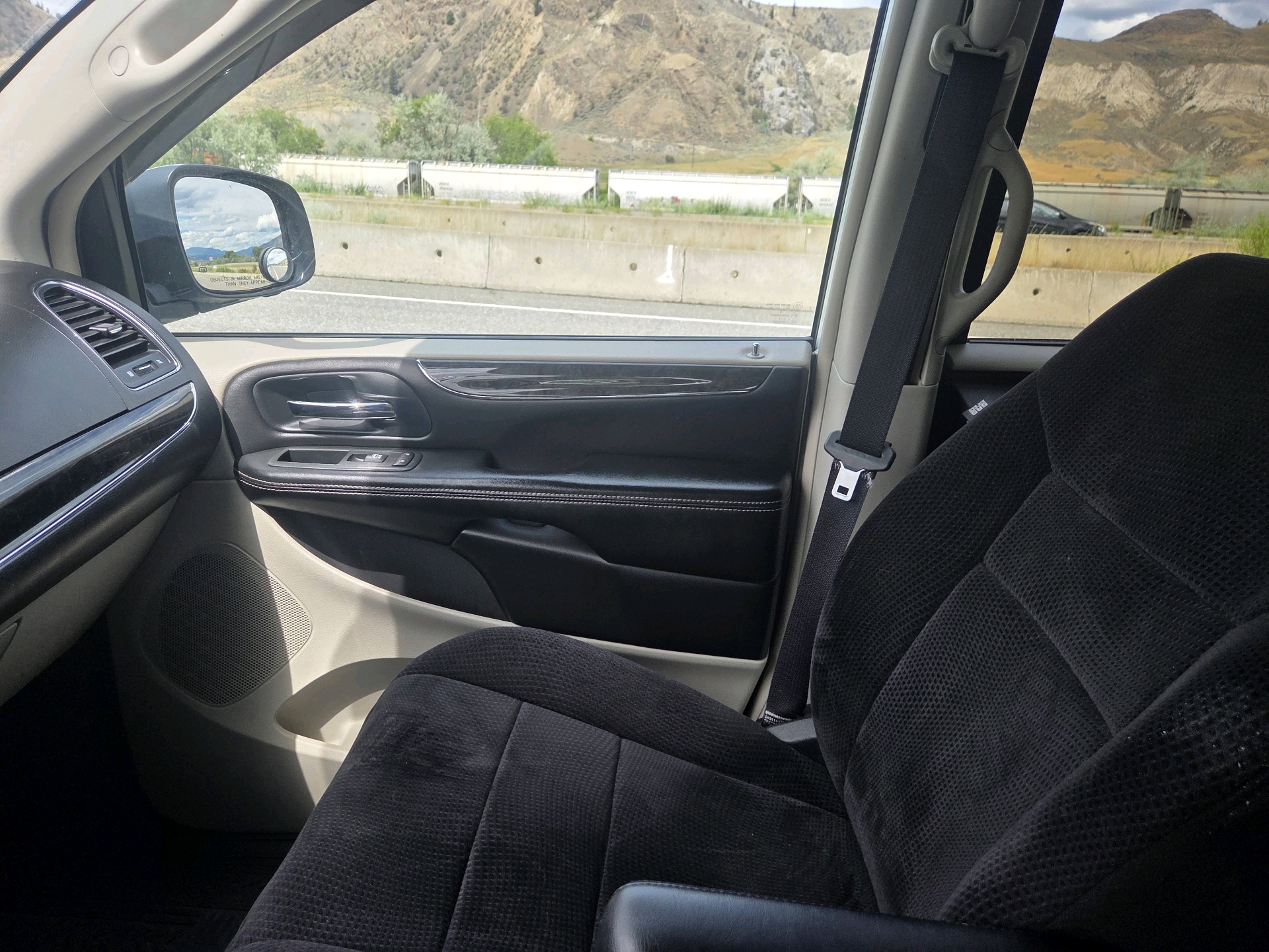 /automotionmotorsrvltd/2014-Chrysler-Town&-1100811905676915.jpg