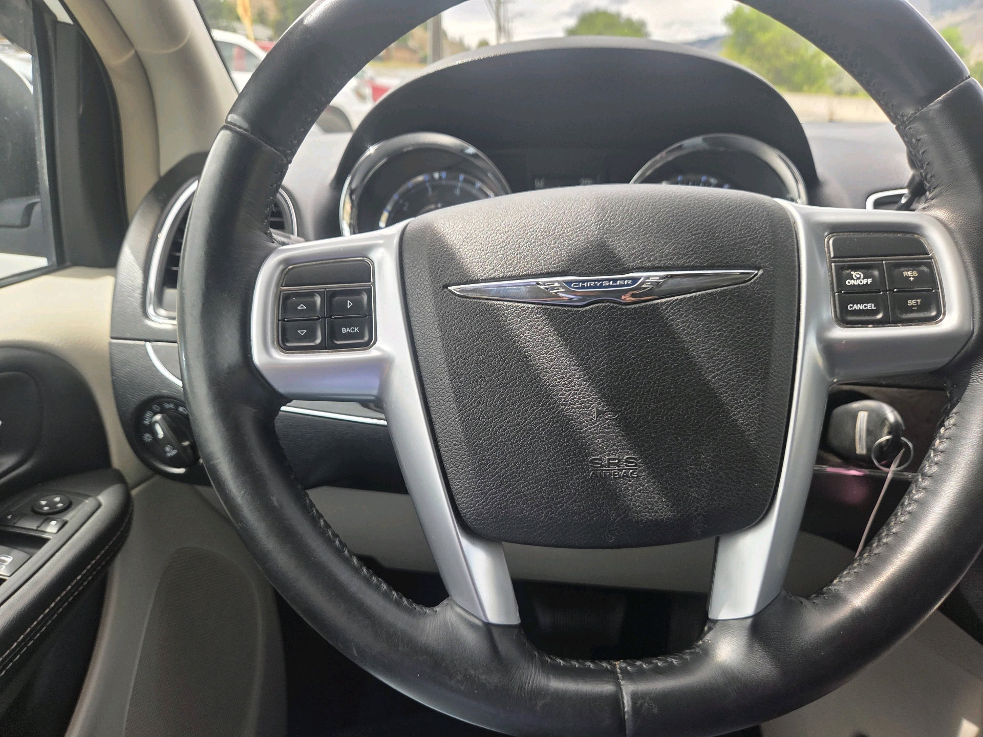 /automotionmotorsrvltd/2014-Chrysler-Town&-1923299994120311.jpg