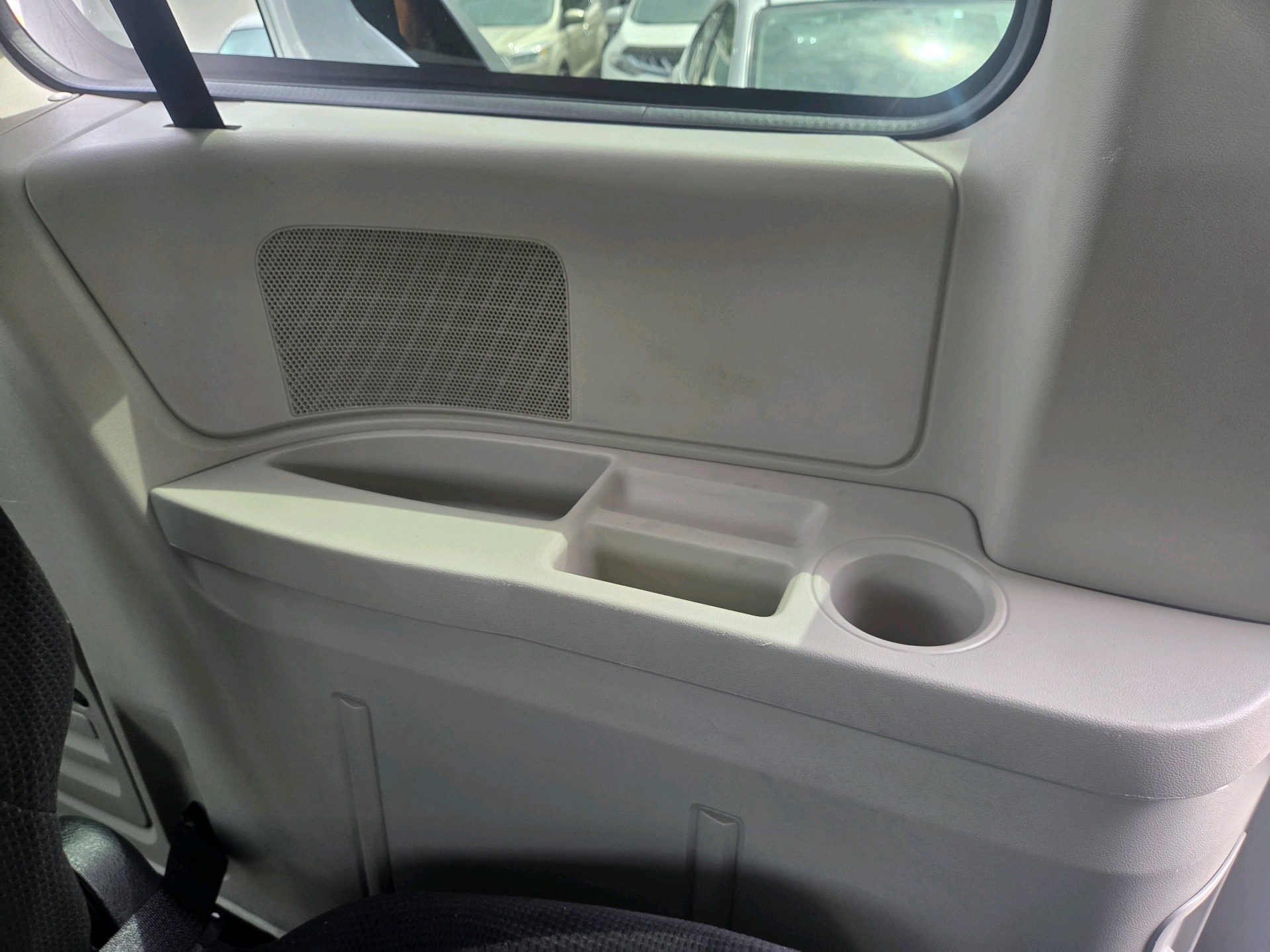 /automotionmotorsrvltd/2014-Chrysler-Town&-3045699870474605.jpg