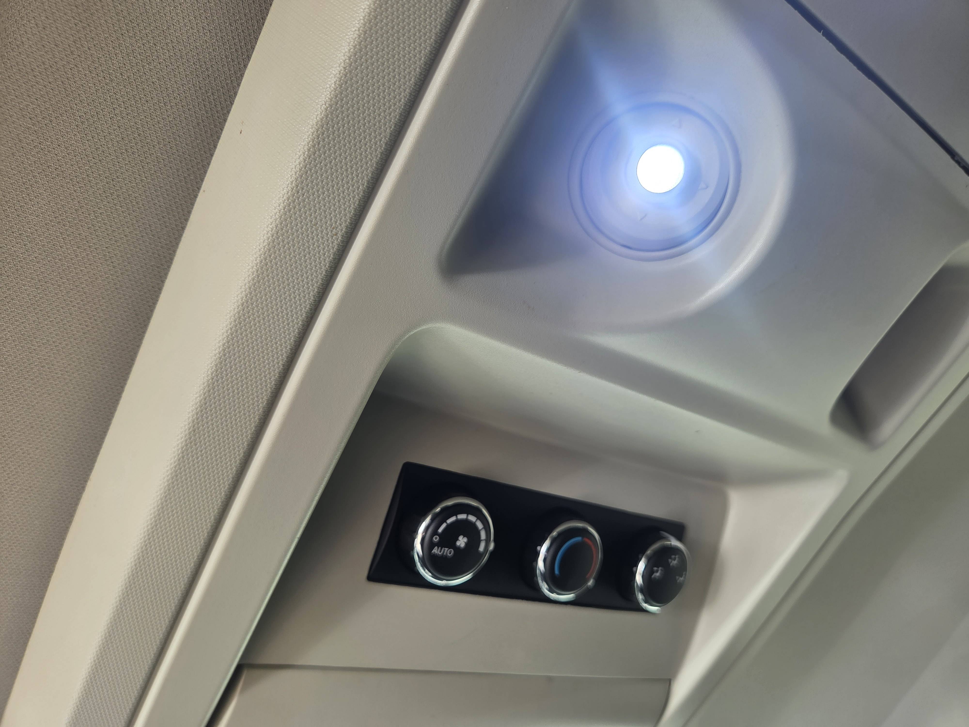 /automotionmotorsrvltd/2014-Chrysler-Town&-4283135837309493.jpg