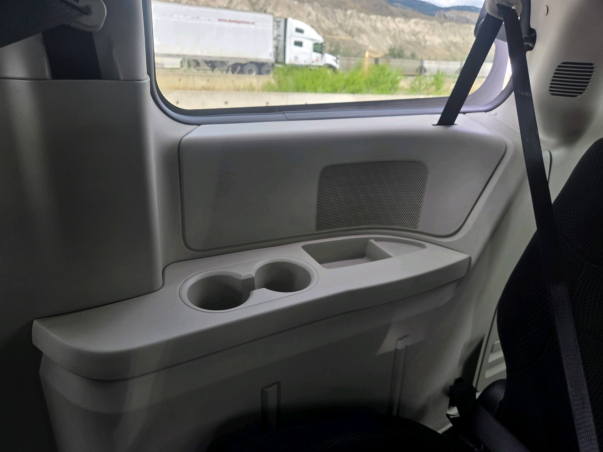 /automotionmotorsrvltd/2014-Chrysler-Town&-5069198637310357.jpg