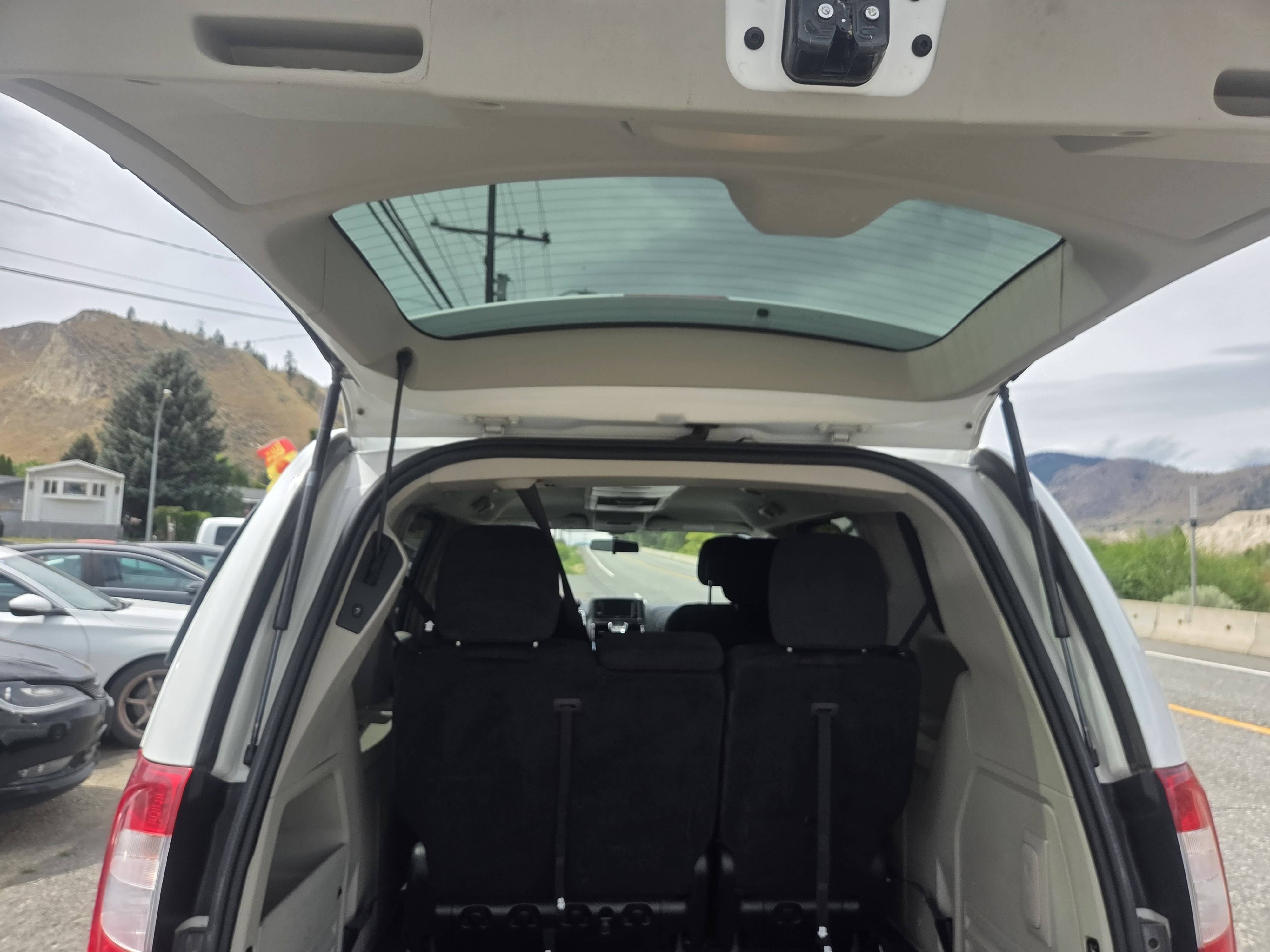 /automotionmotorsrvltd/2014-Chrysler-Town&-6001637239856481.jpg
