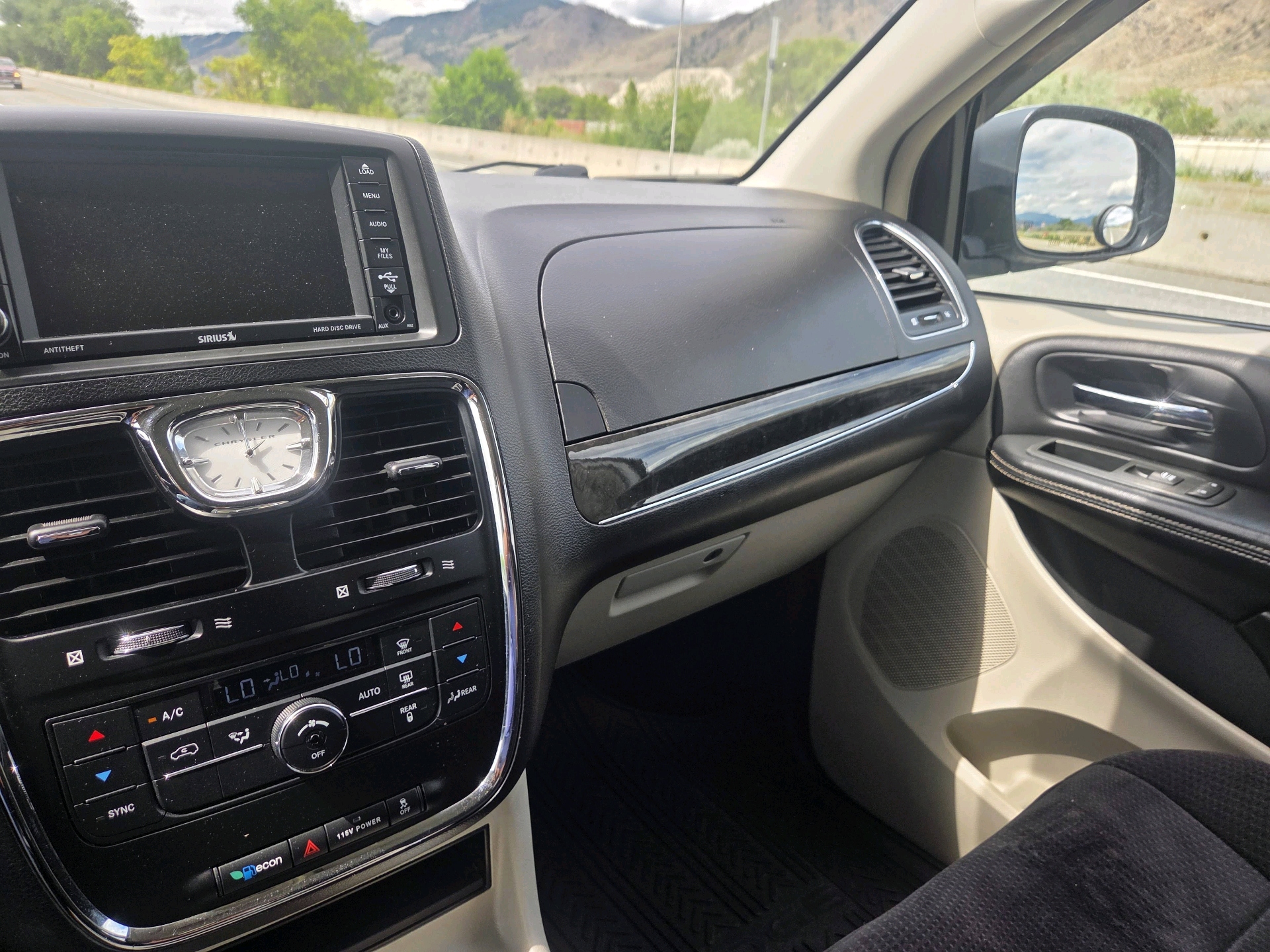 /automotionmotorsrvltd/2014-Chrysler-Town&-6594558494519158.jpg