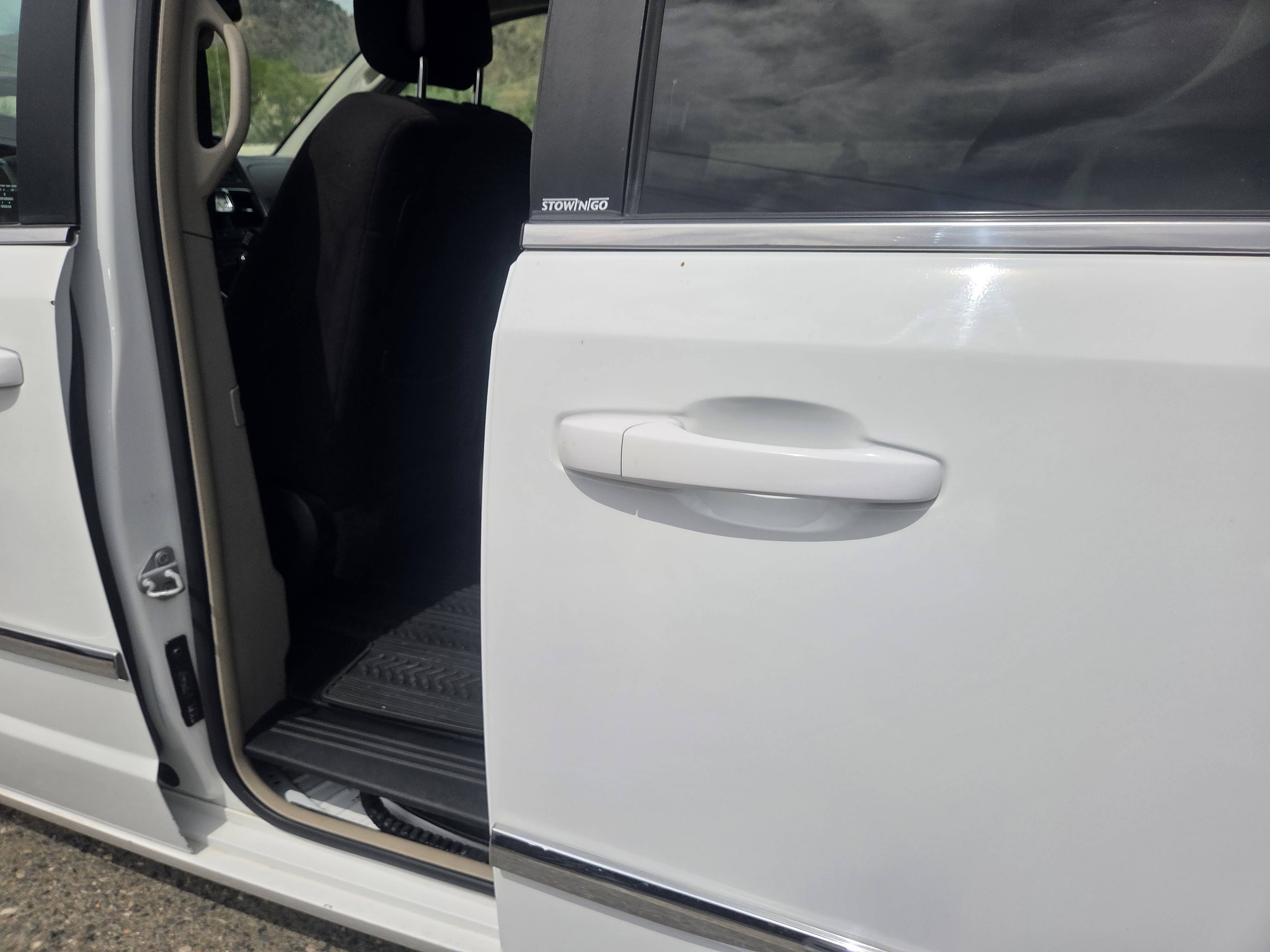 /automotionmotorsrvltd/2014-Chrysler-Town&-6646457747432051.jpg