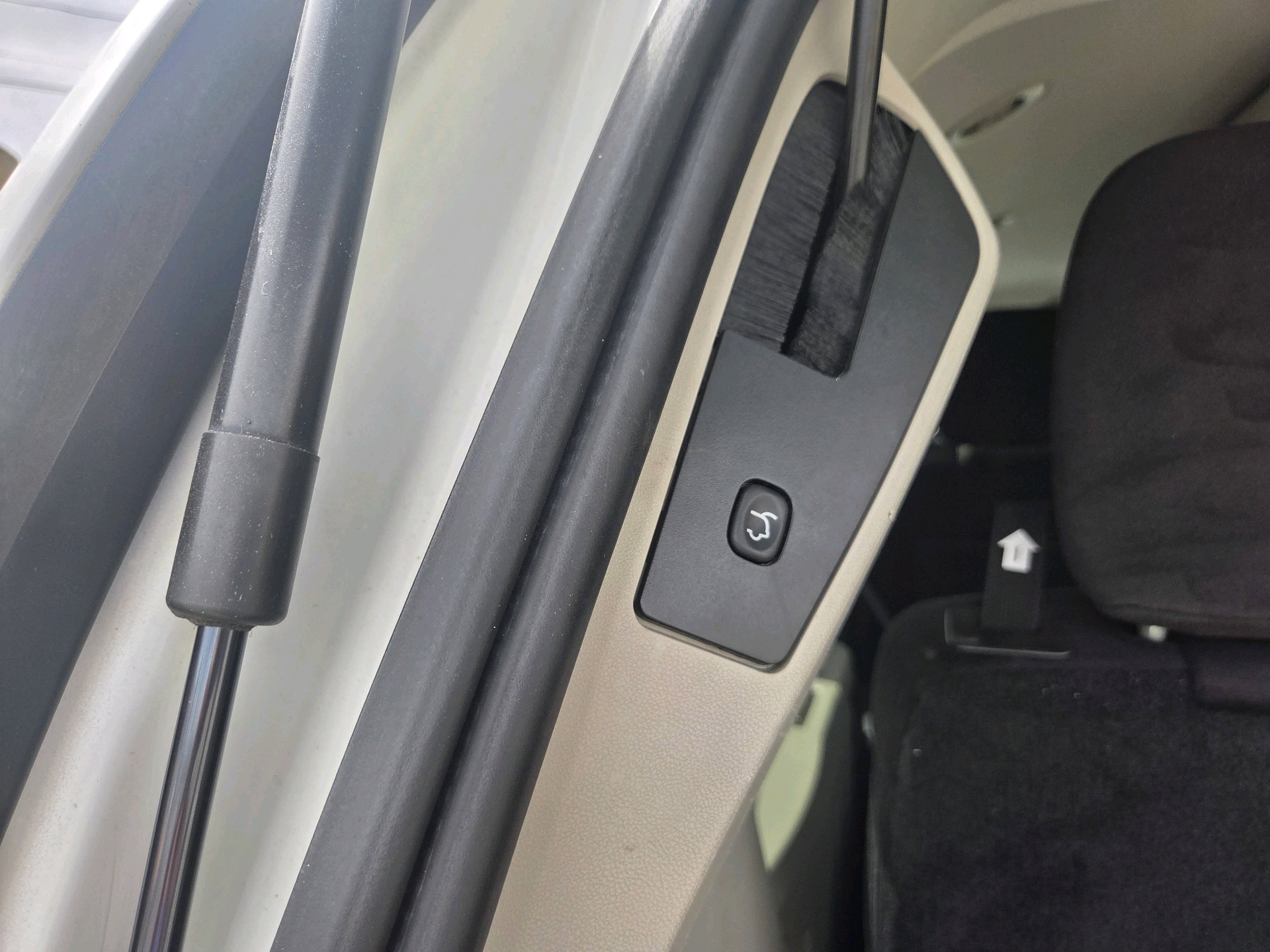 /automotionmotorsrvltd/2014-Chrysler-Town&-8222558526753712.jpg