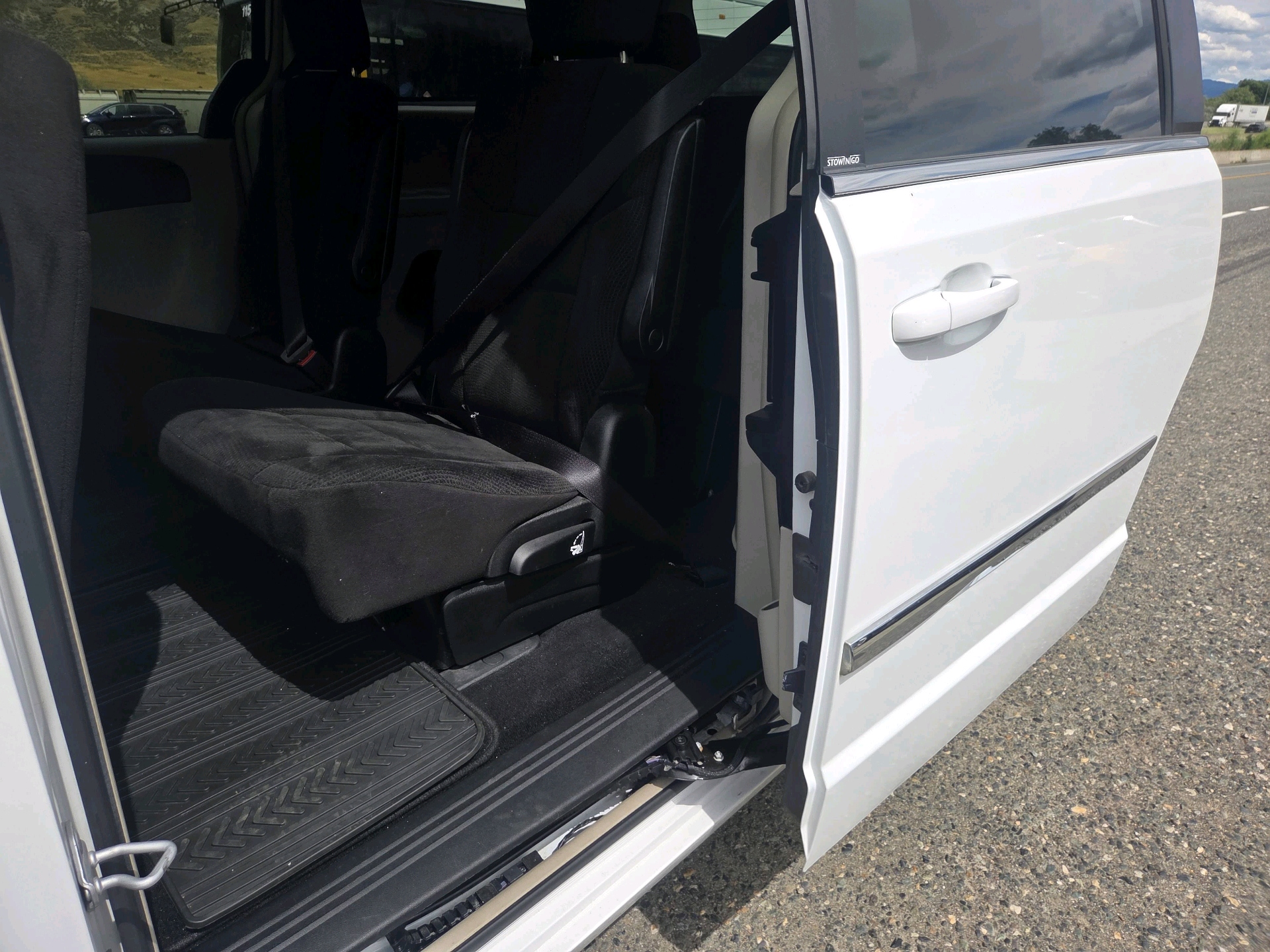/automotionmotorsrvltd/2014-Chrysler-Town&-8777546463131871.jpg