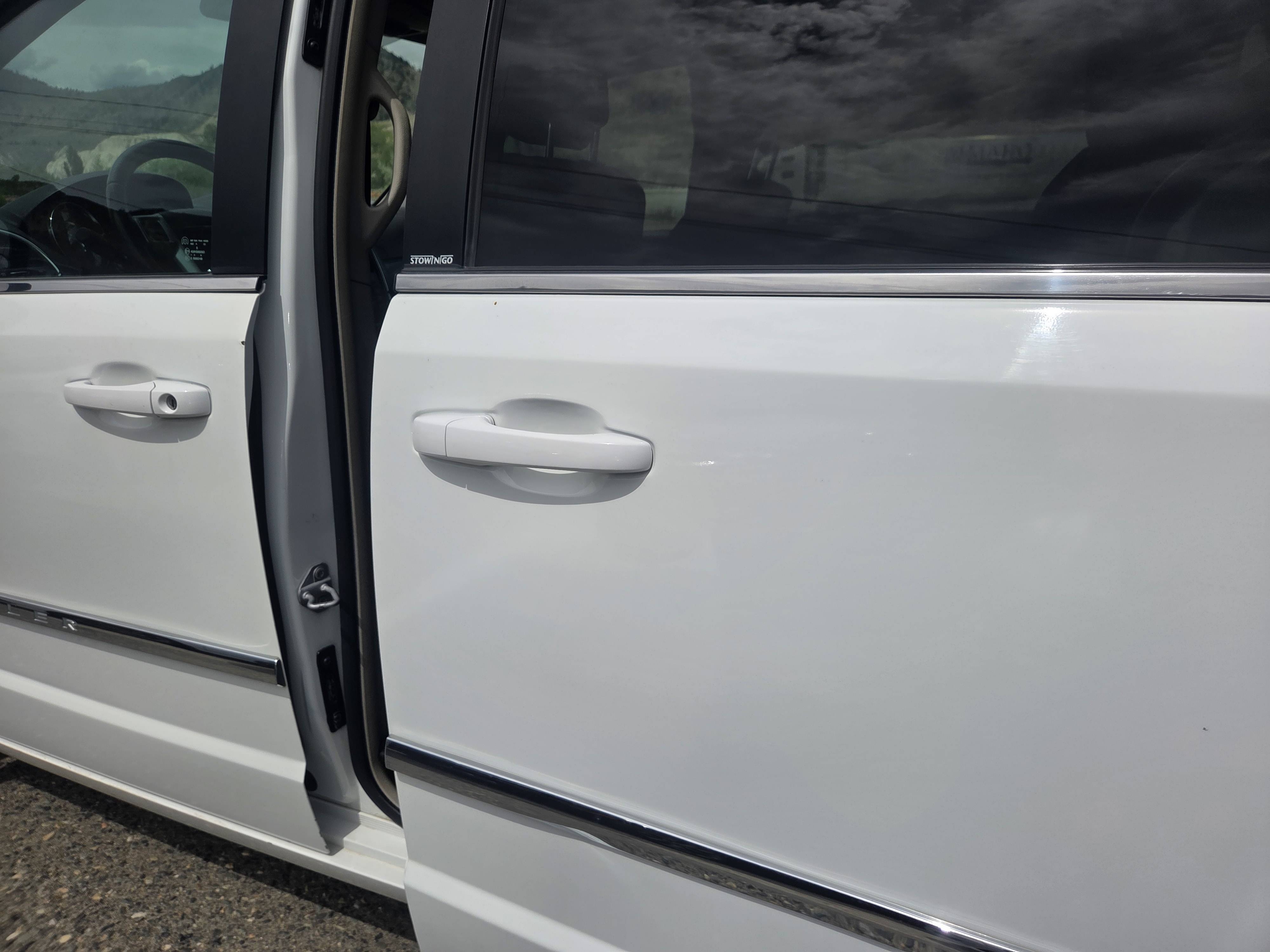 /automotionmotorsrvltd/2014-Chrysler-Town&-9354780486907037.jpg
