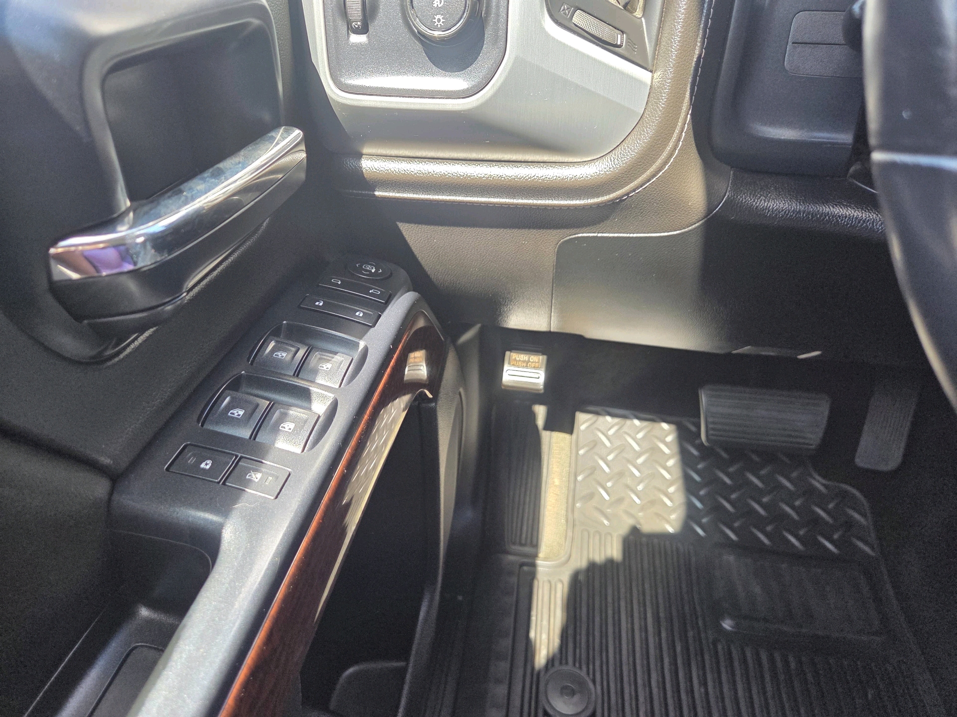 /automotionmotorsrvltd/2014-GMC-Sierra1500-5815577016249311.jpg
