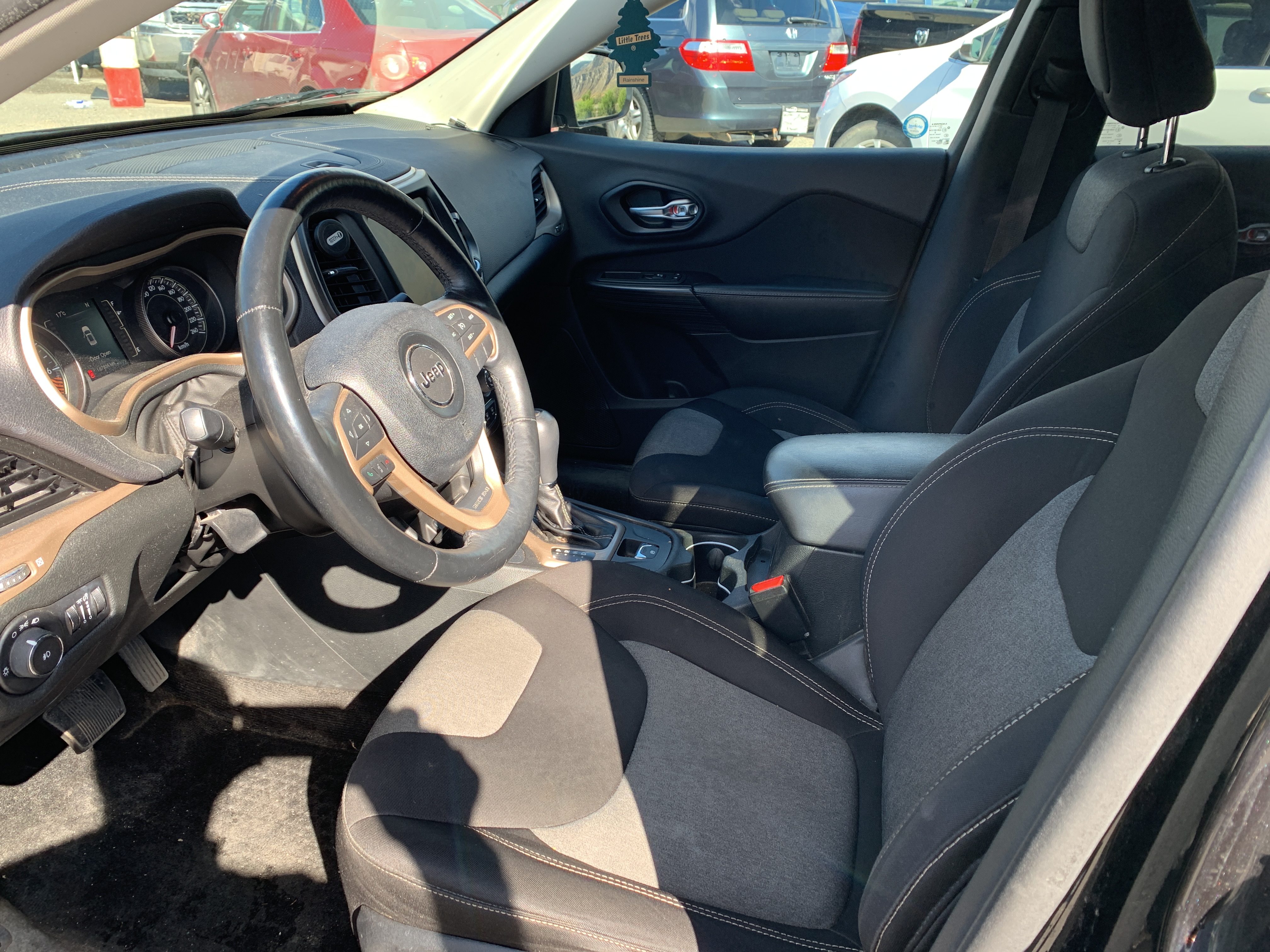 /automotionmotorsrvltd/2014-Jeep-Cherokee-08069807876471691.jpg
