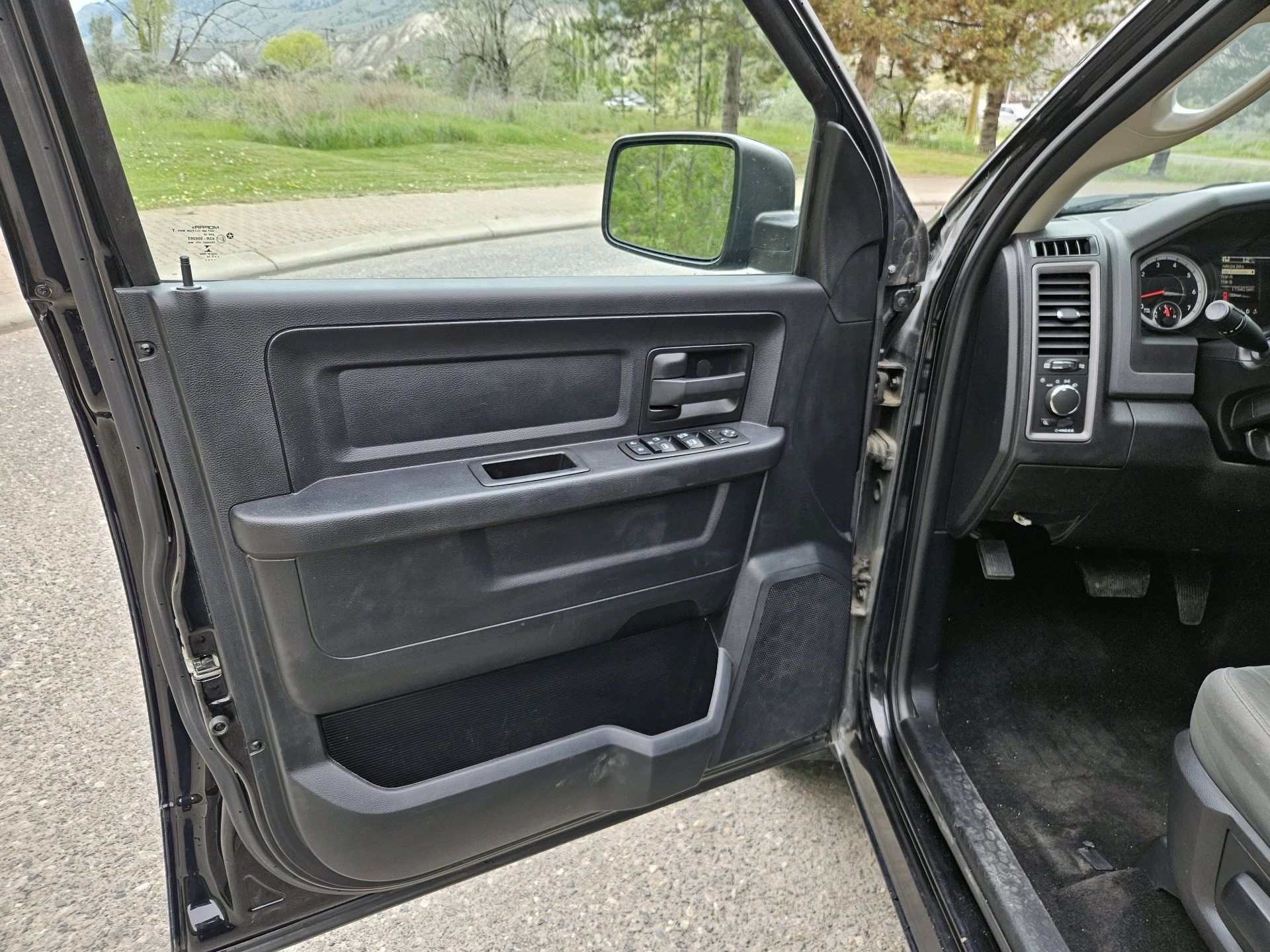 /automotionmotorsrvltd/2014-Ram-1500-03281797228147476.jpg
