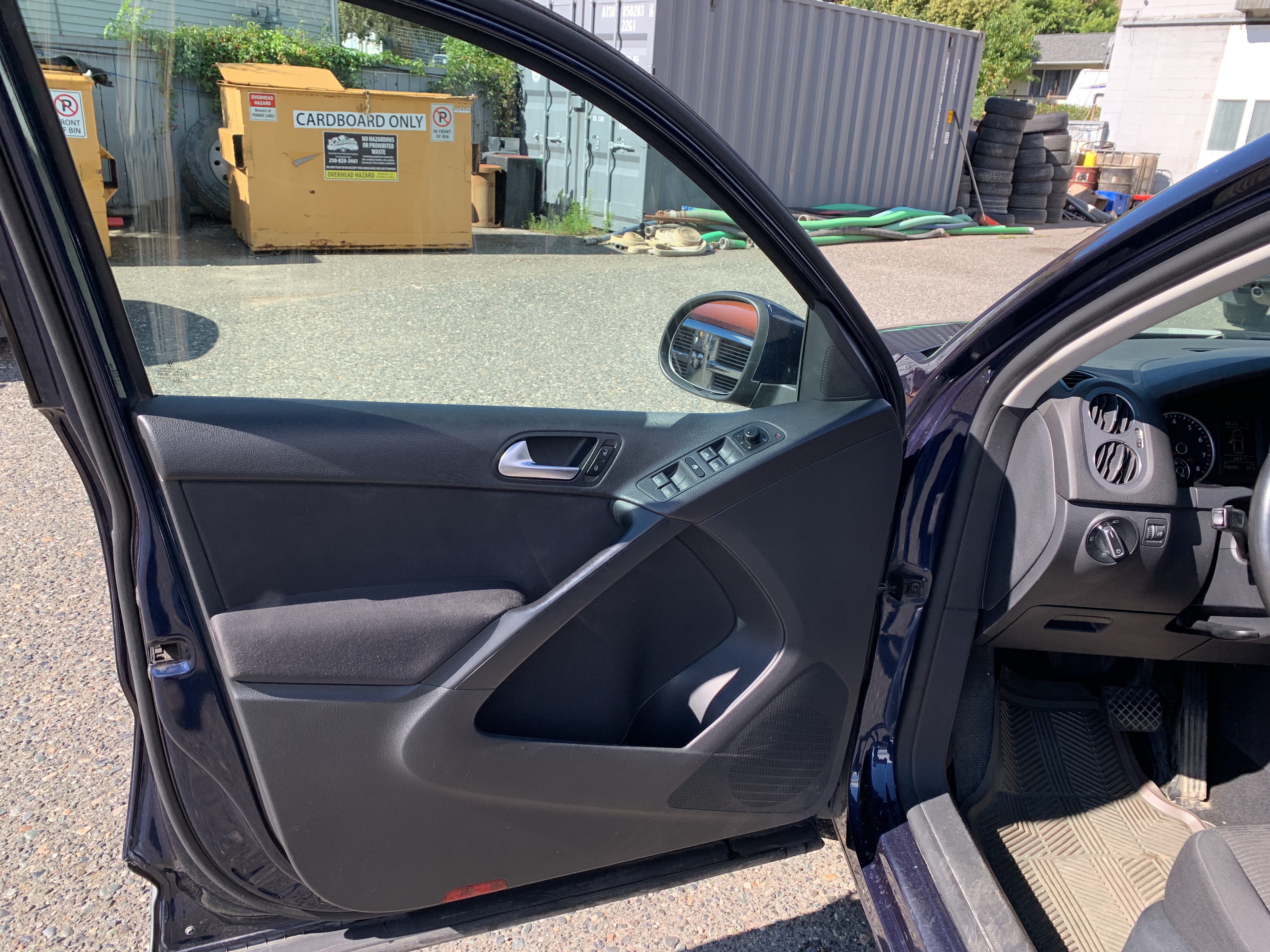 /automotionmotorsrvltd/2014-Volkswagen-Tiguan-14906823707943784.jpg