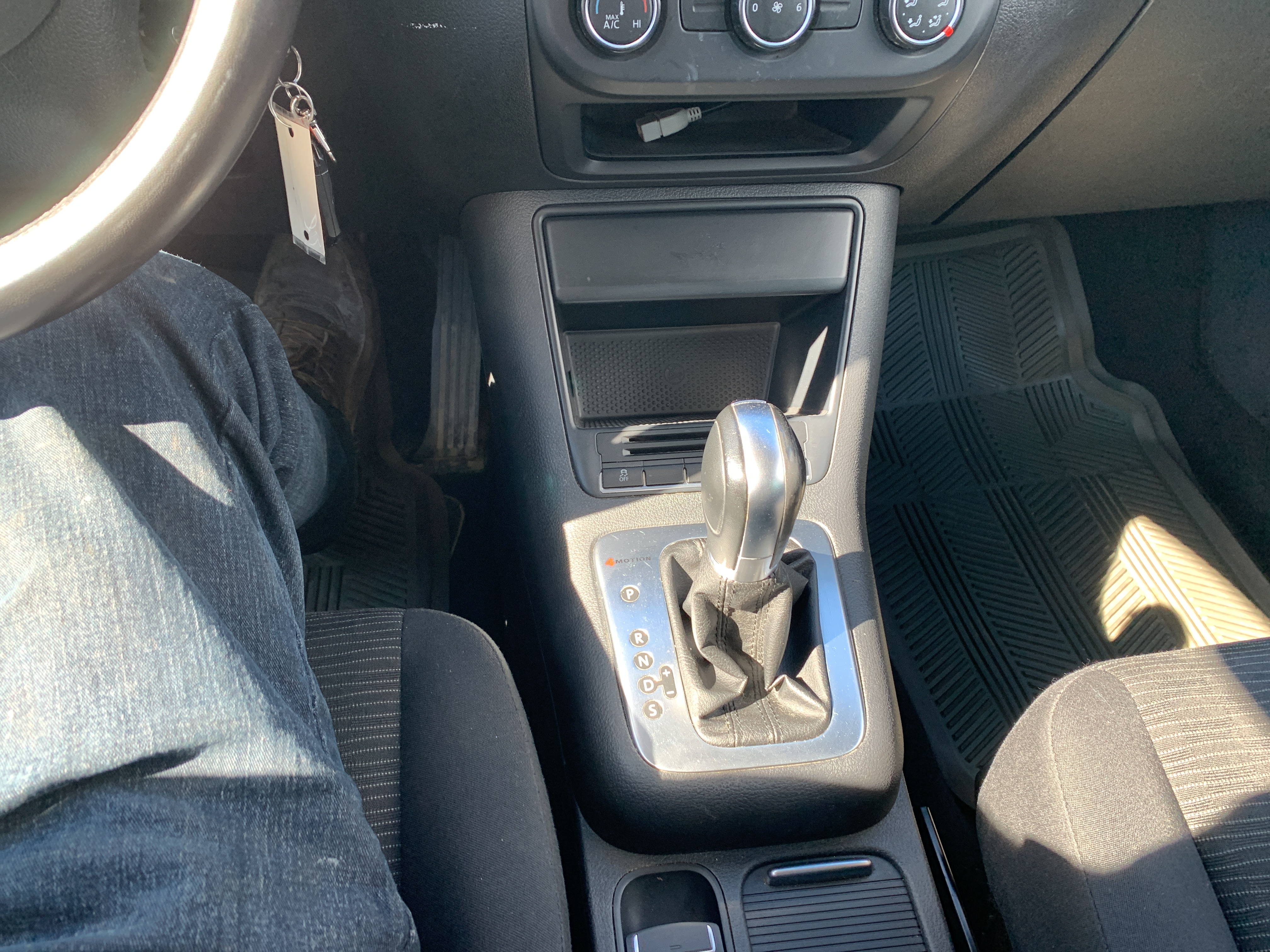 /automotionmotorsrvltd/2014-Volkswagen-Tiguan-27831011147089035.jpg