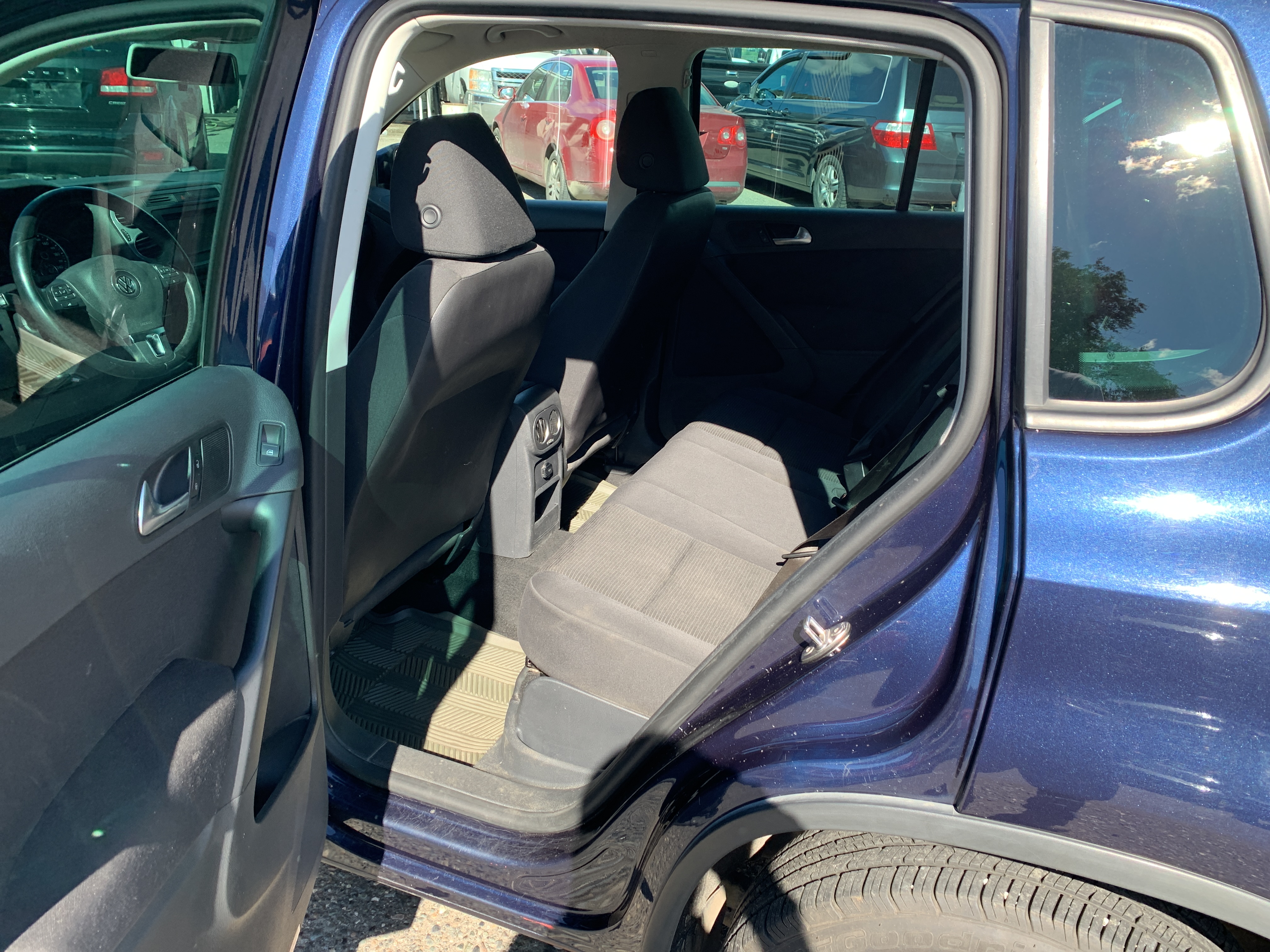 /automotionmotorsrvltd/2014-Volkswagen-Tiguan-32348552074217096.jpg