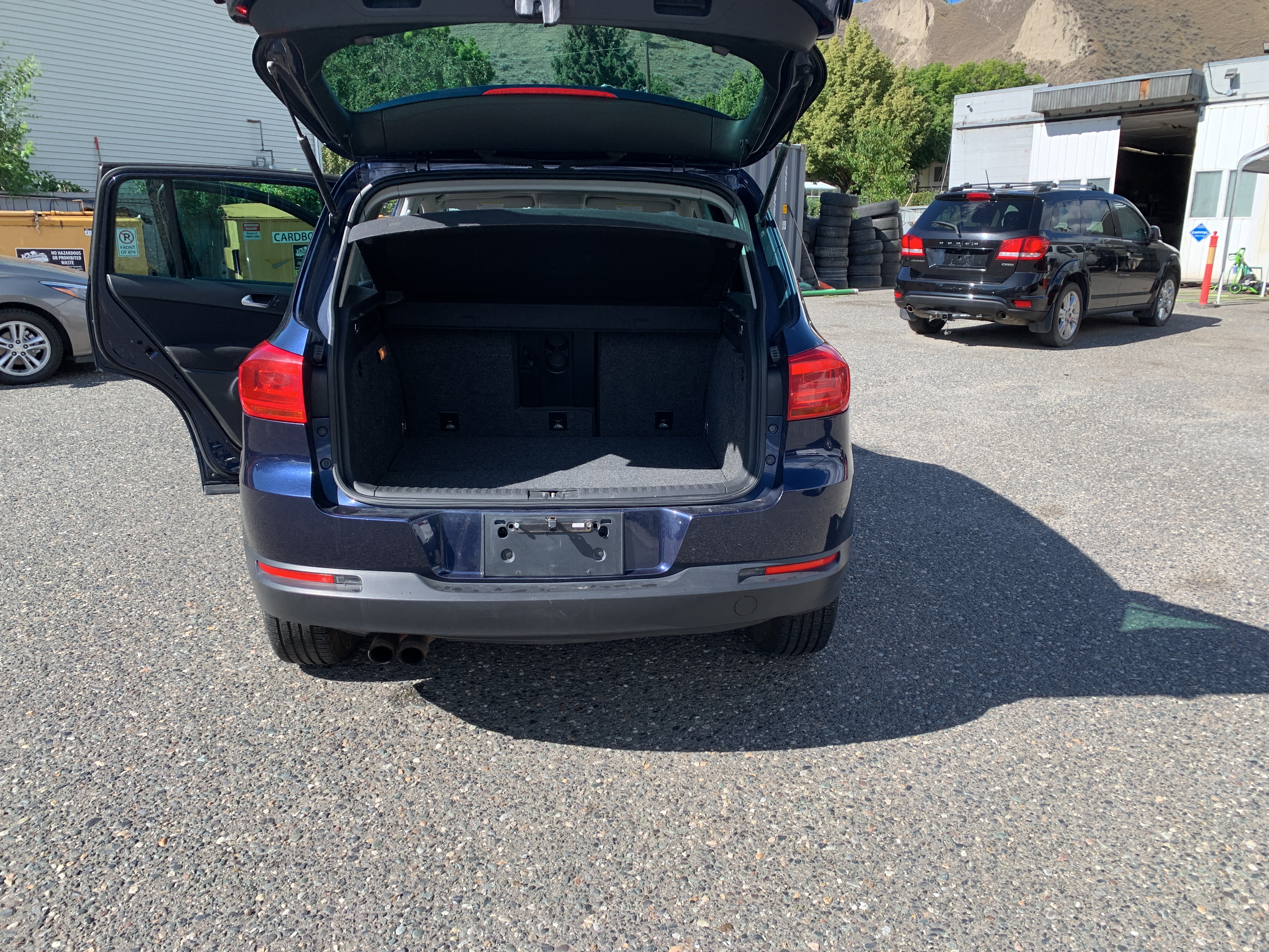/automotionmotorsrvltd/2014-Volkswagen-Tiguan-3688817222311389.jpg