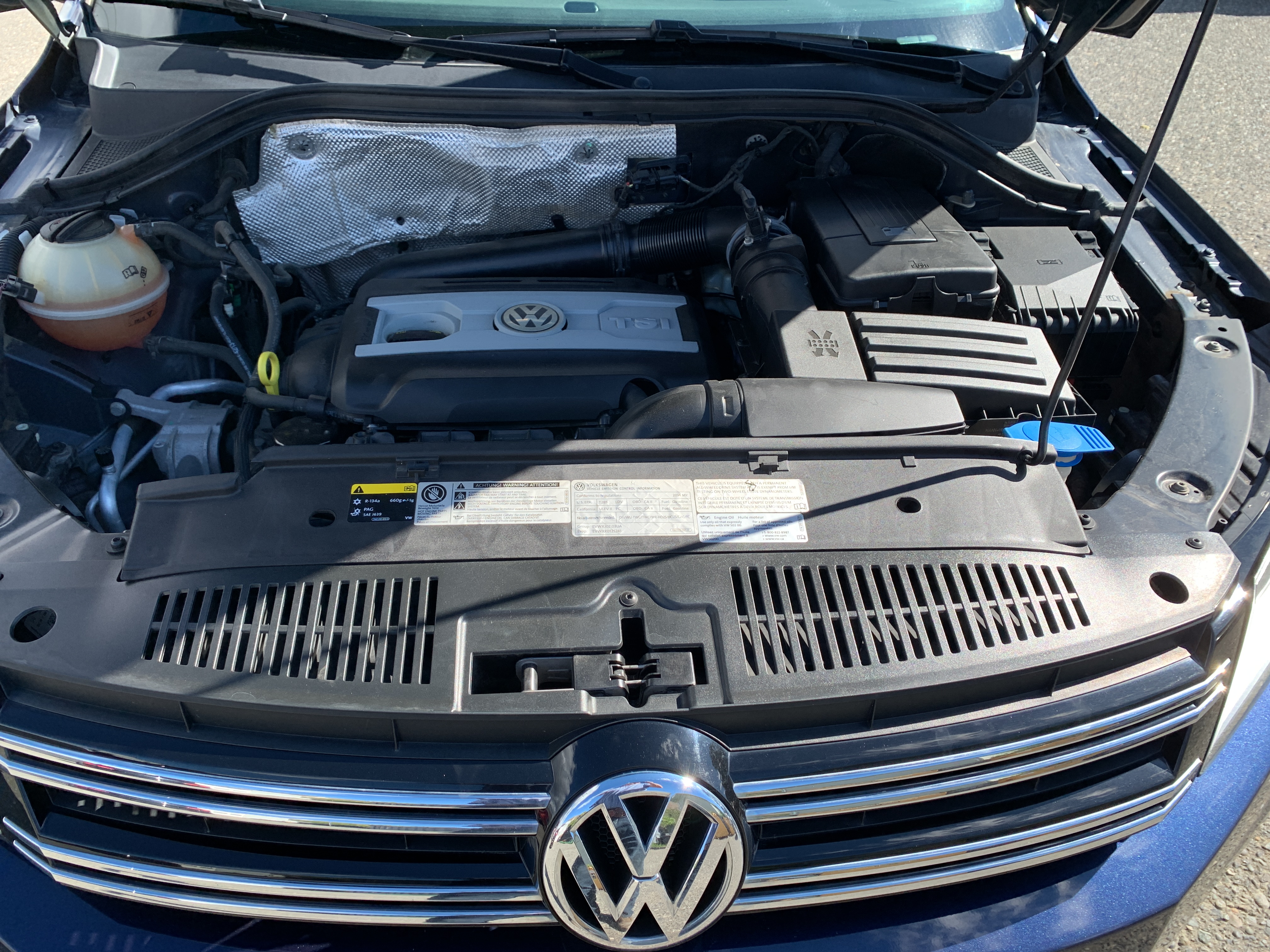 /automotionmotorsrvltd/2014-Volkswagen-Tiguan-5593768543330933.jpg