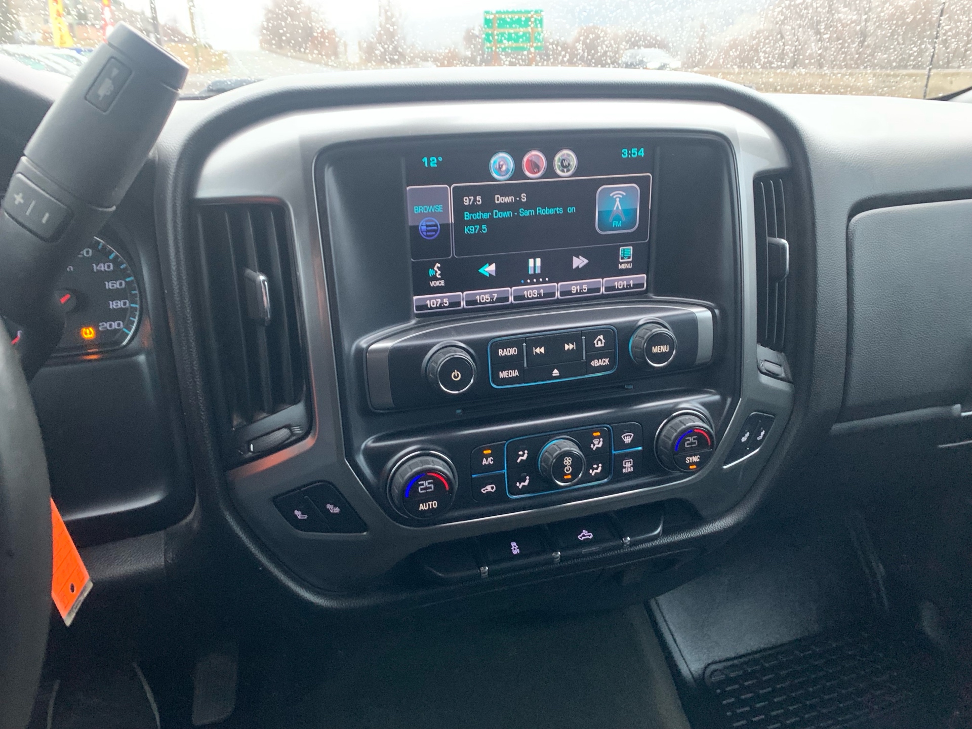 /automotionmotorsrvltd/2015-Chevrolet-Silverado1500-6619123860175737.jpg