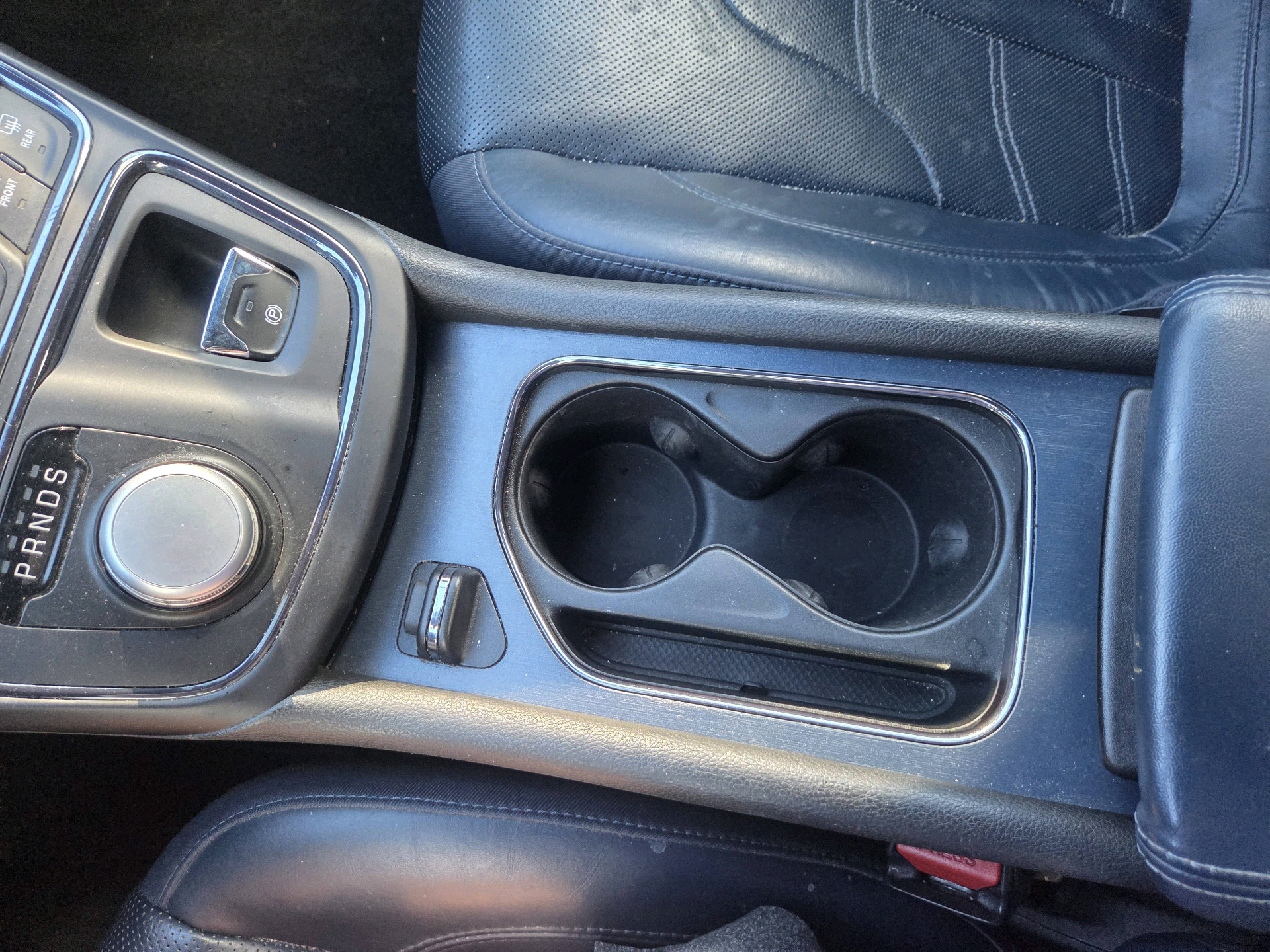 /automotionmotorsrvltd/2015-Chrysler-200-06149734146686381.jpg