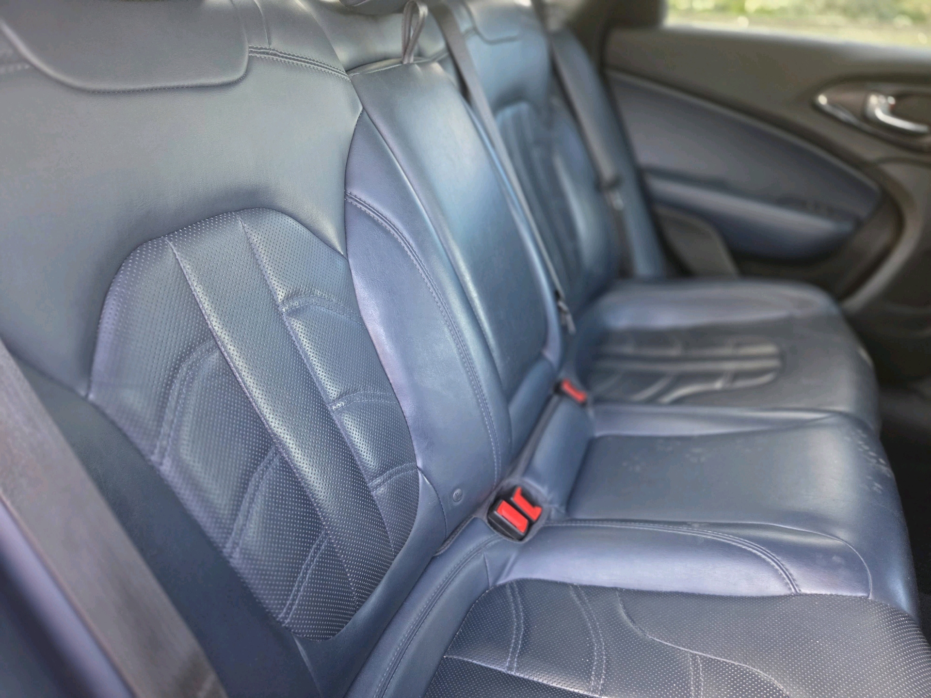 /automotionmotorsrvltd/2015-Chrysler-200-15646760761864265.jpg
