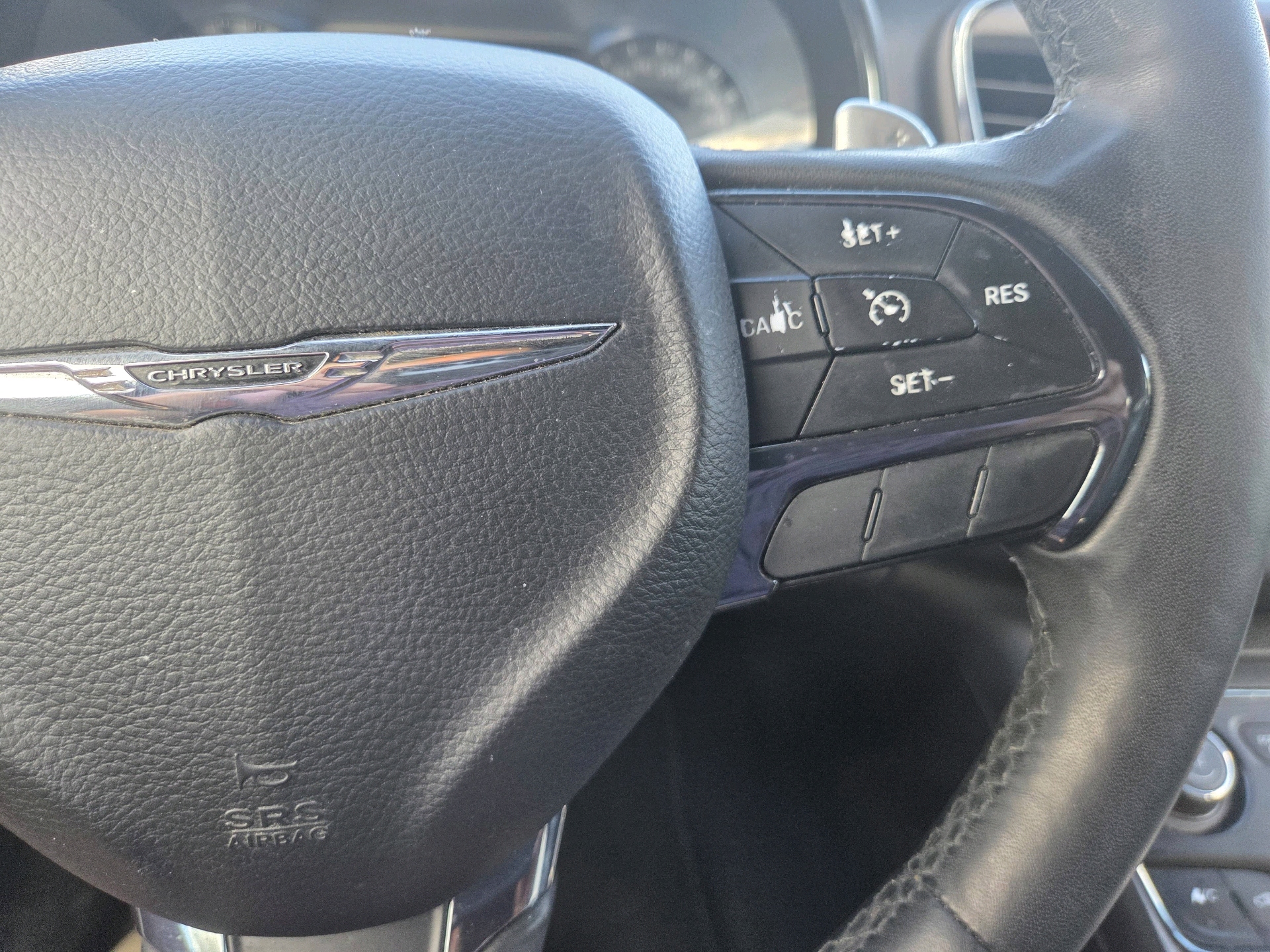/automotionmotorsrvltd/2015-Chrysler-200-16826983754118507.jpg