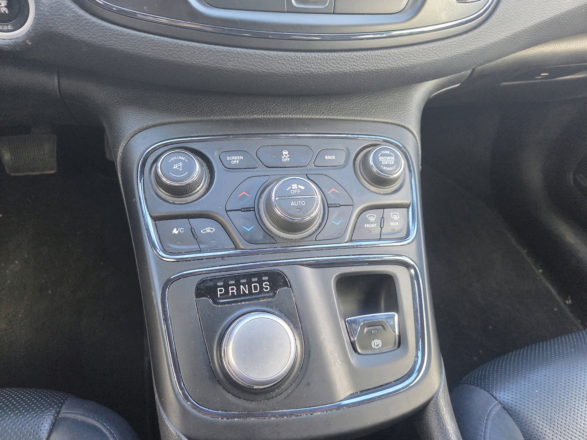 /automotionmotorsrvltd/2015-Chrysler-200-17593275183193868.jpg