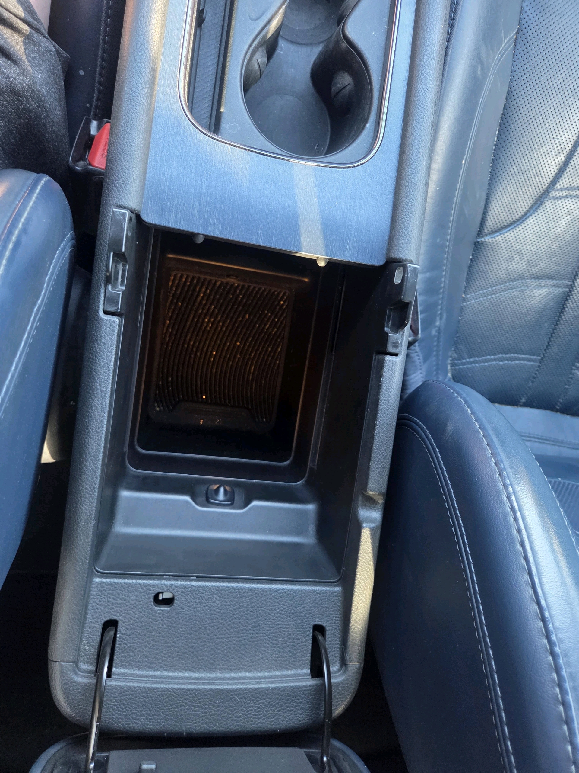 /automotionmotorsrvltd/2015-Chrysler-200-24575417281690903.jpg